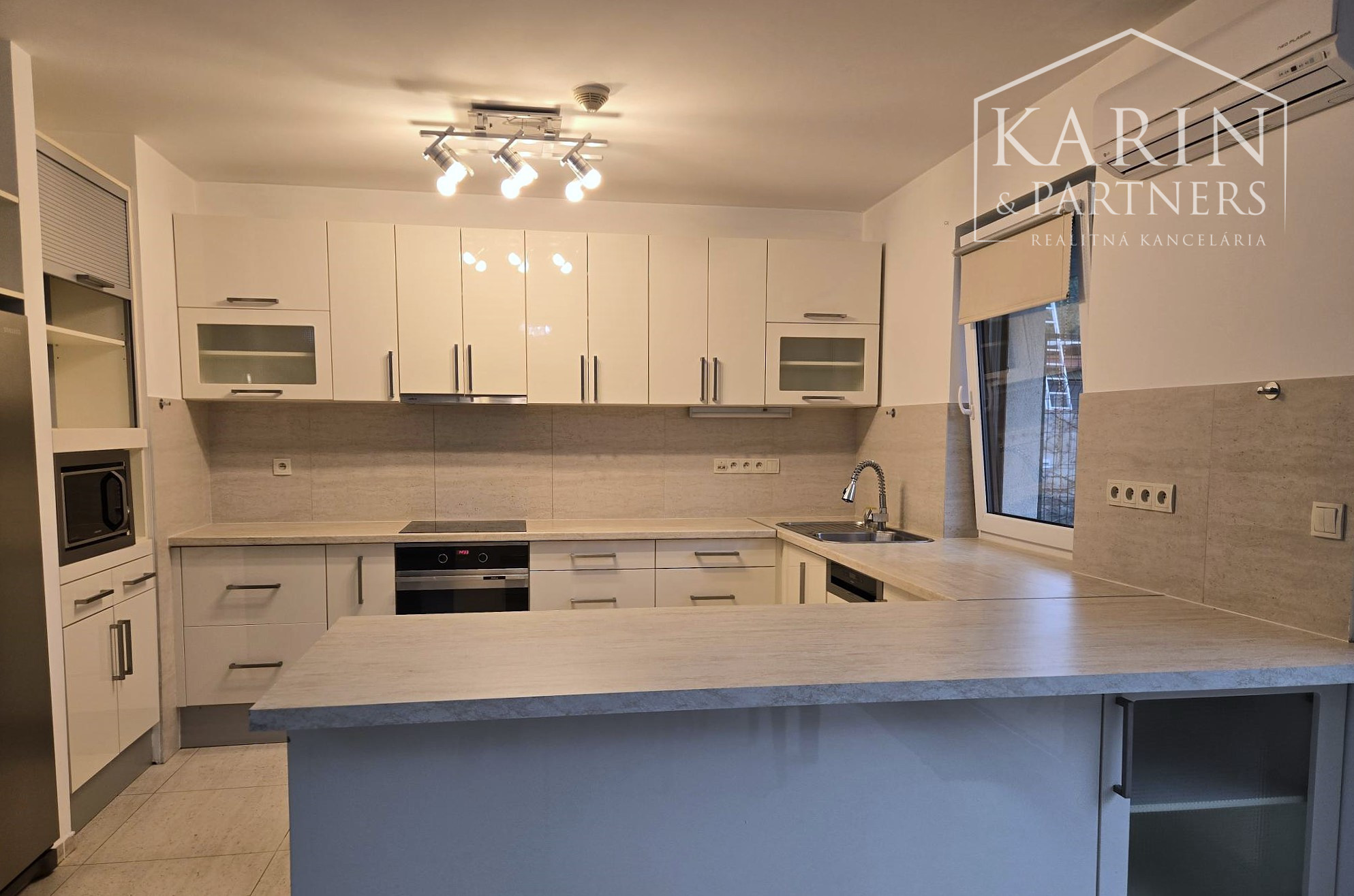 PRENÁJOM: Luxusná 5-izbová vila s výhľadom na Kamzík – Vinohrady- Nové mesto BA III