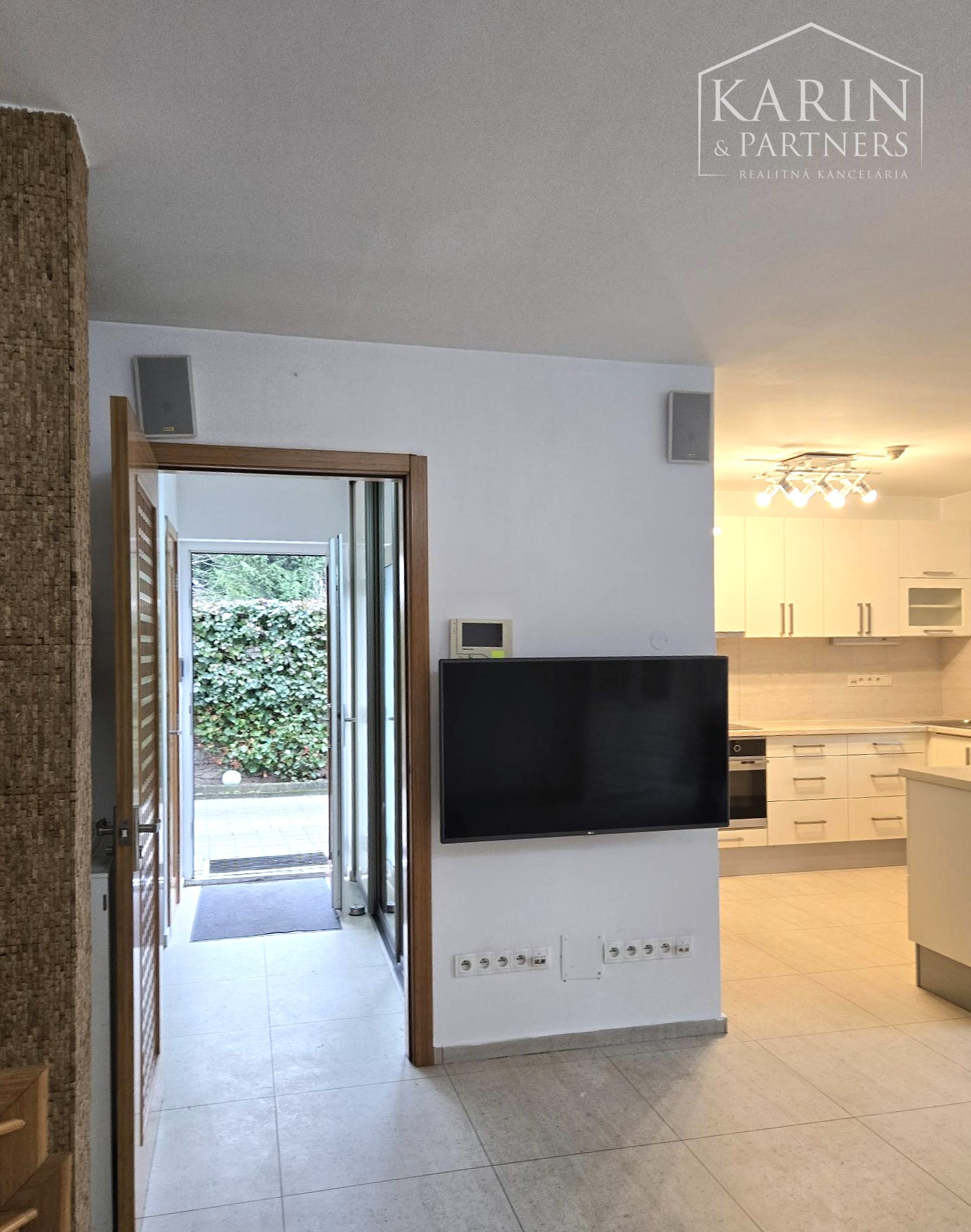 PRENÁJOM: Luxusná 5-izbová vila s výhľadom na Kamzík – Vinohrady- Nové mesto BA III