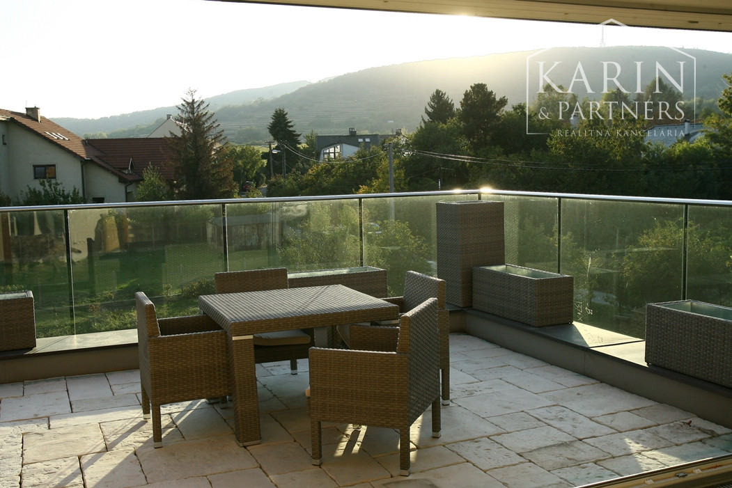 PRENÁJOM: Luxusná 5-izbová vila s výhľadom na Kamzík – Vinohrady- Nové mesto BA III