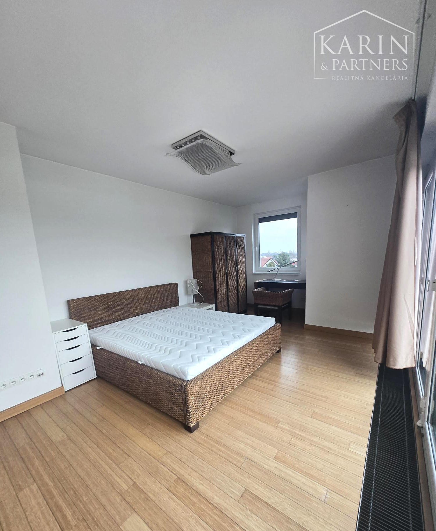 PRENÁJOM: Luxusná 5-izbová vila s výhľadom na Kamzík – Vinohrady- Nové mesto BA III