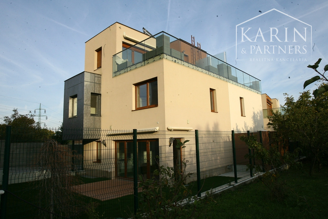 PRENÁJOM: Luxusná 5-izbová vila s výhľadom na Kamzík – Vinohrady- Nové mesto BA III