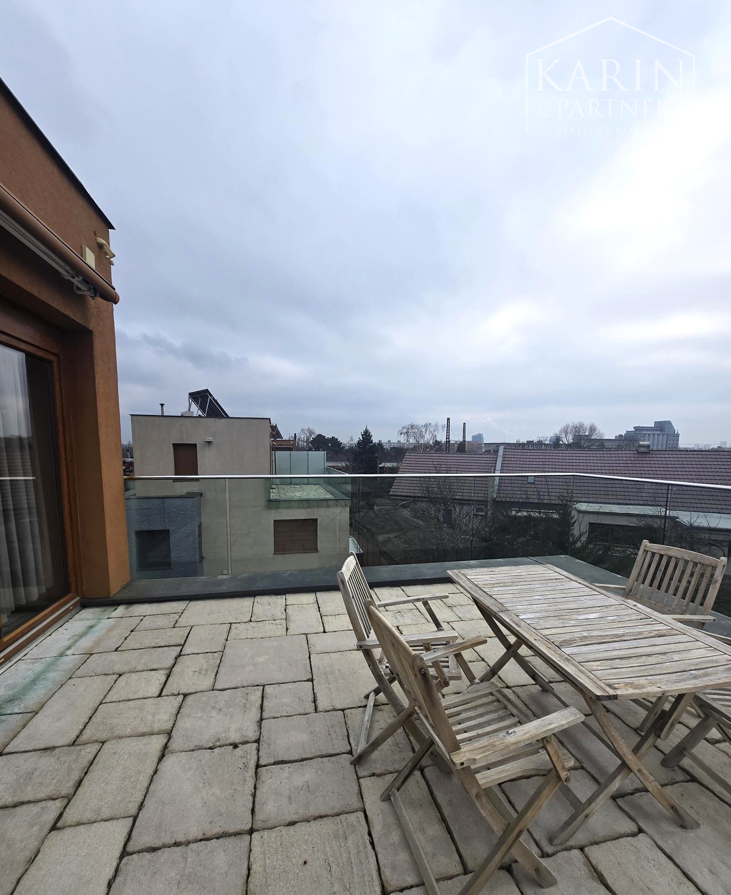 PRENÁJOM: Luxusná 5-izbová vila s výhľadom na Kamzík – Vinohrady- Nové mesto BA III