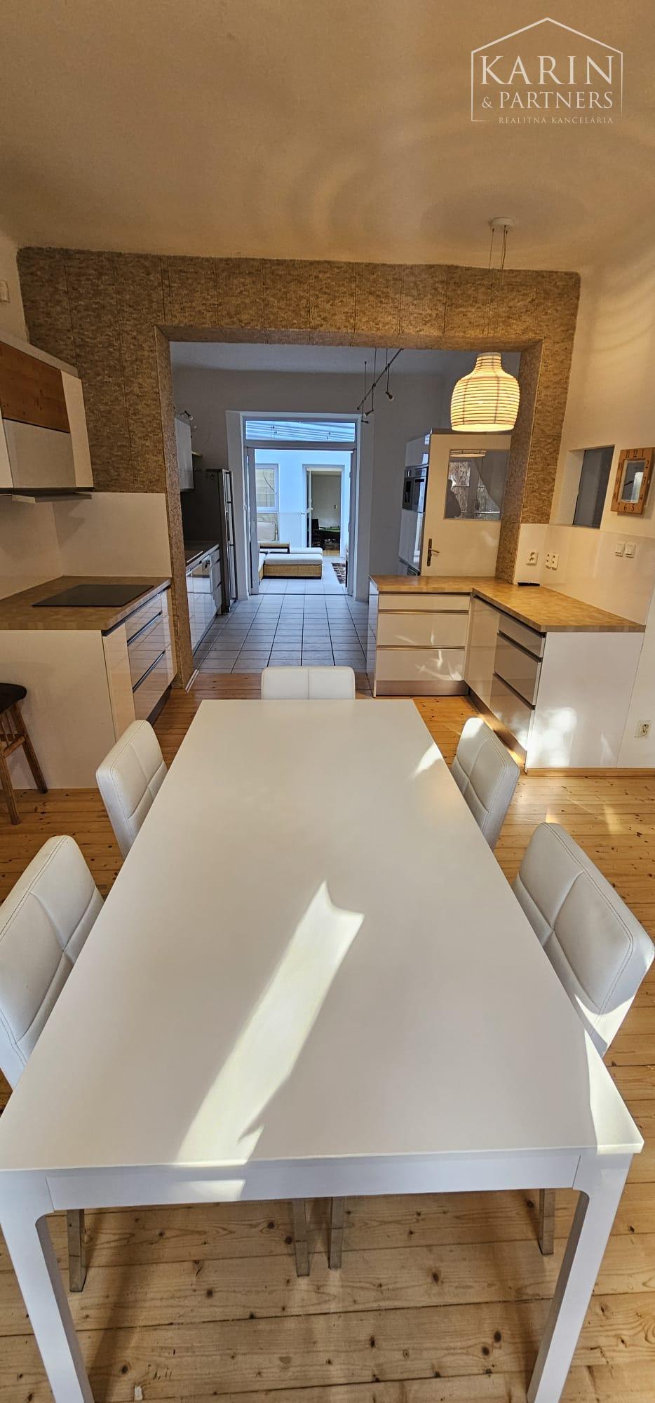 Prenájom - 8 izbový rodinný dom s 800m2 záhradou - Nové mesto BA III