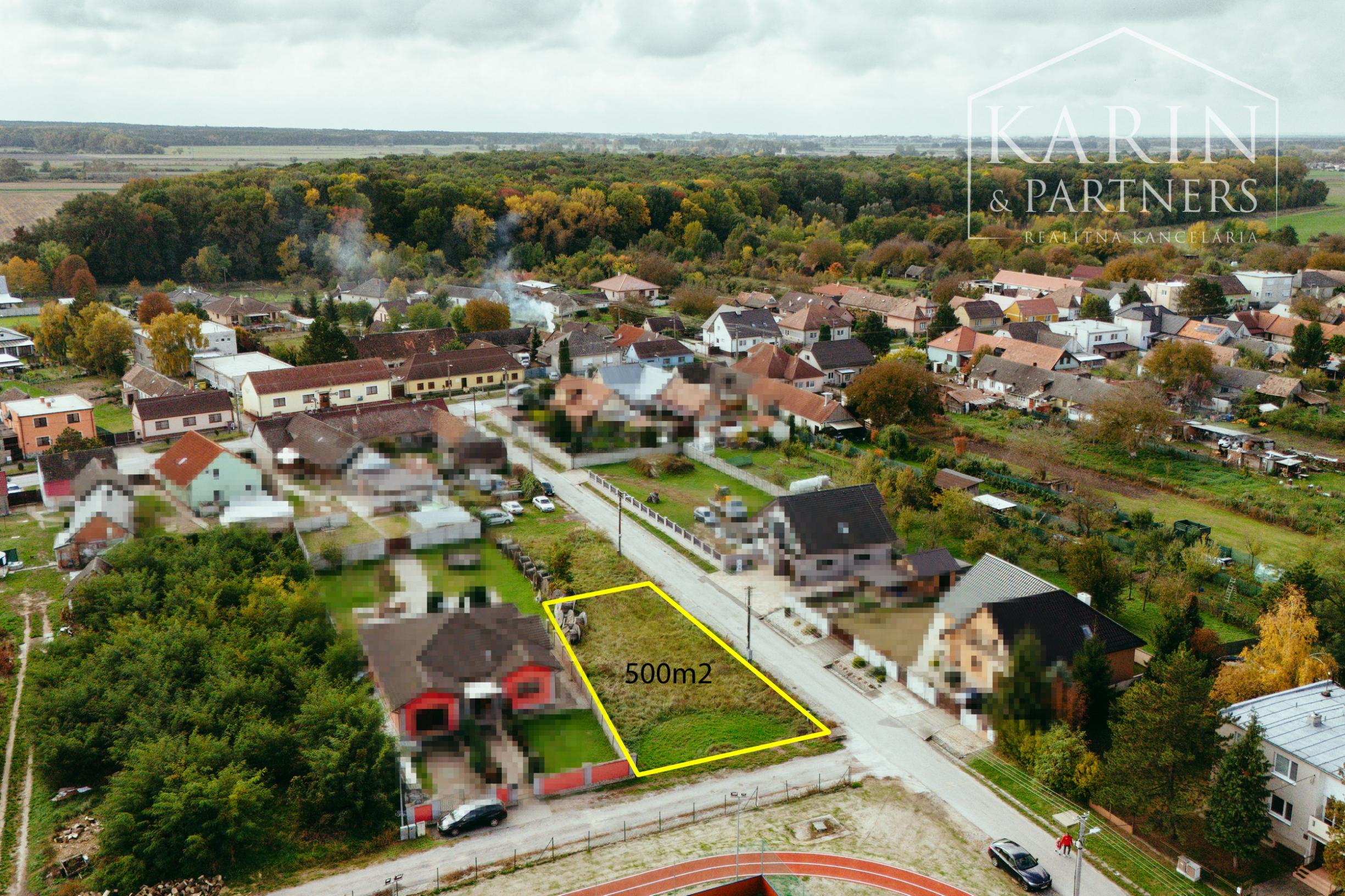 Stavebný pozemok v obci Čáry na Záhorí v tichej ulici