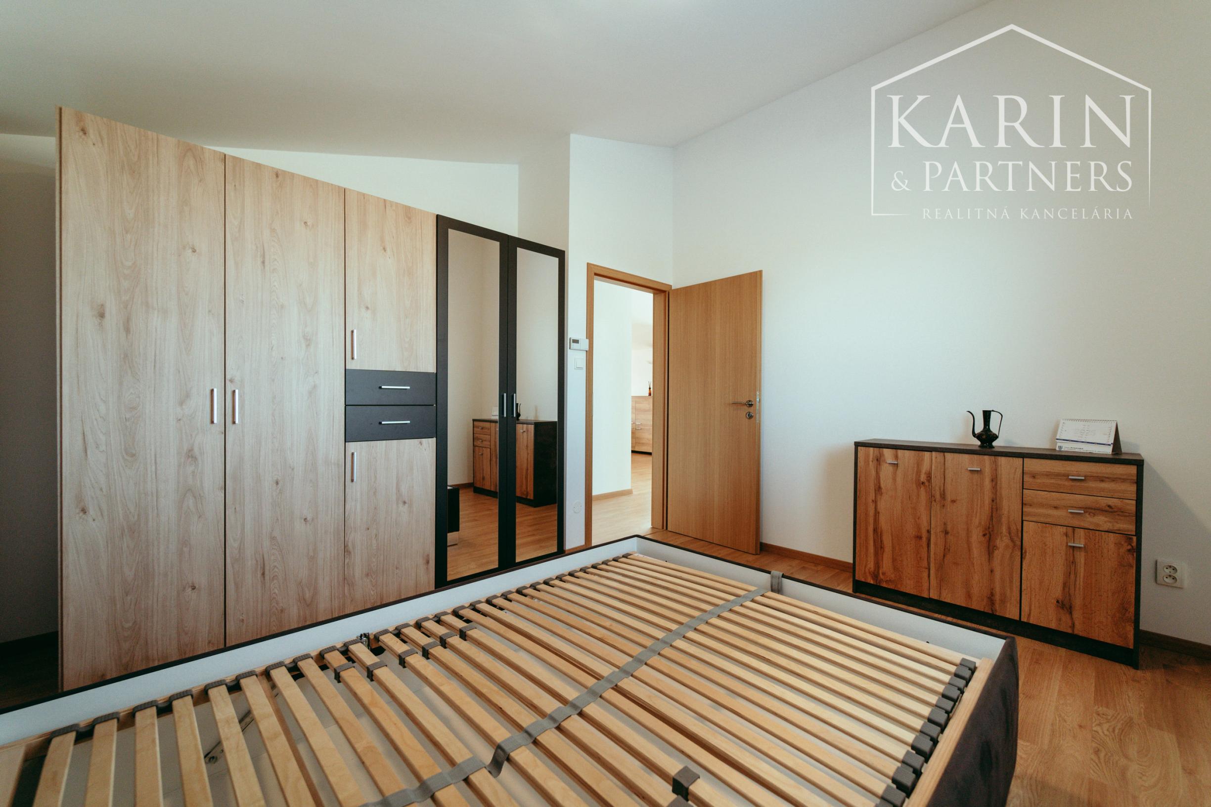 EXKLUZÍVNA 3-IZBOVÁ NOVOSTAVBA S TERASOU V PRIETRŽKE