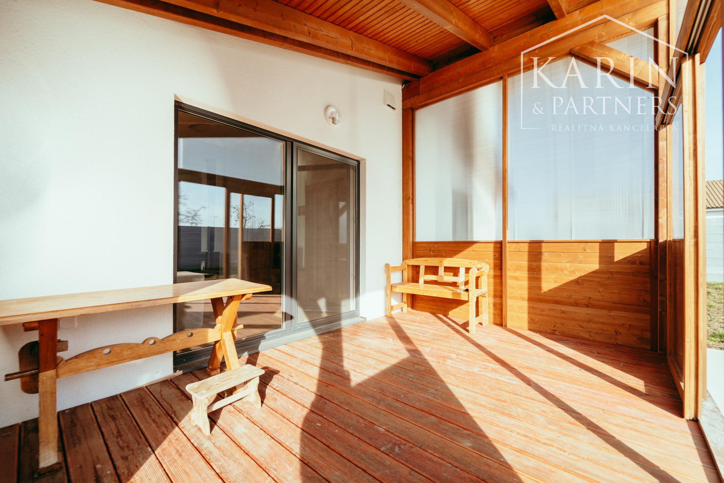 EXKLUZÍVNA 3-IZBOVÁ NOVOSTAVBA S TERASOU V PRIETRŽKE