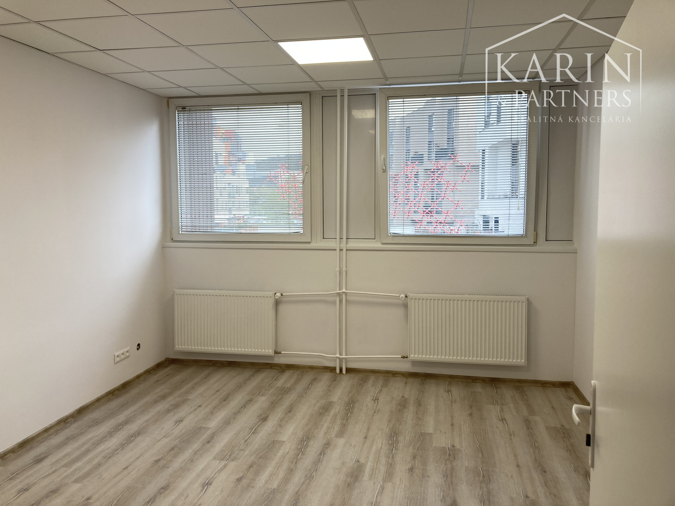 Prenájom klimatizovaná kancelária 19 m2, ul. Polianky, BA IV., Dúbravka