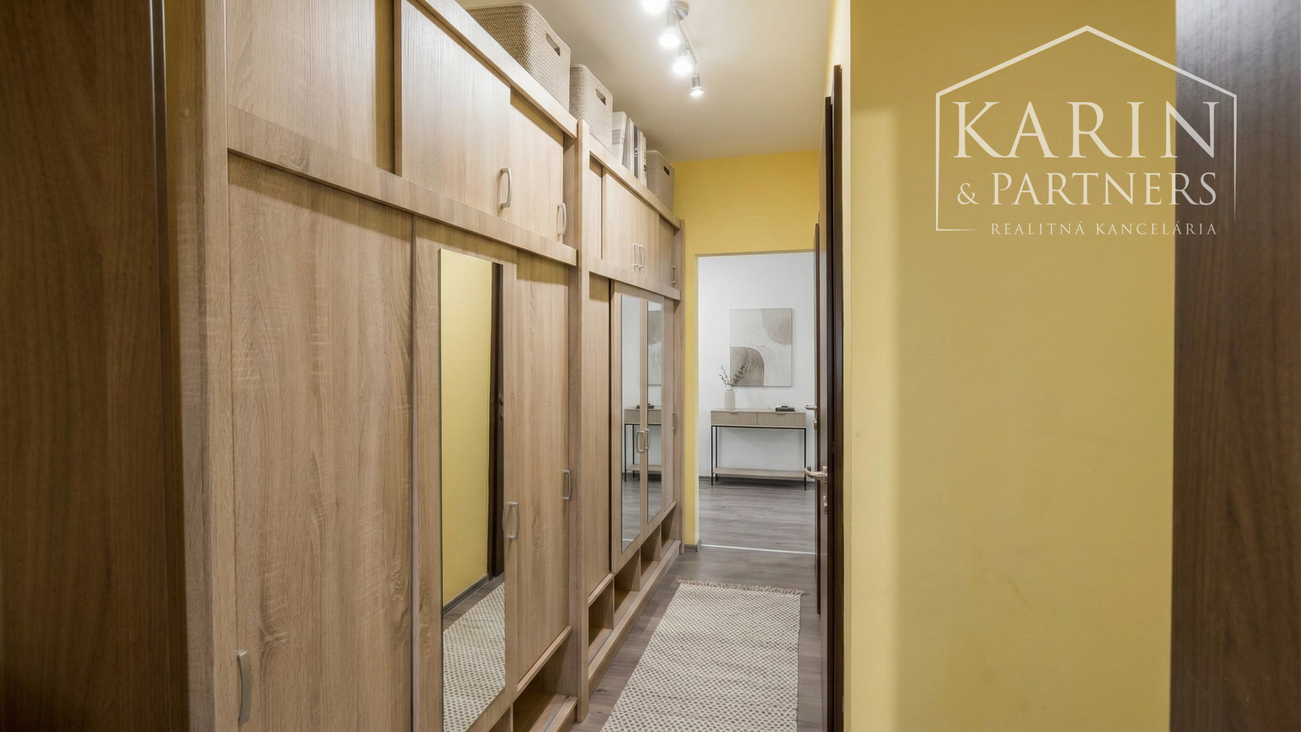 Exkluzívne Iba u Nás: Predáme zrekonštruovaný 3 izbový byt so šatníkom a balkónom, Šaľa