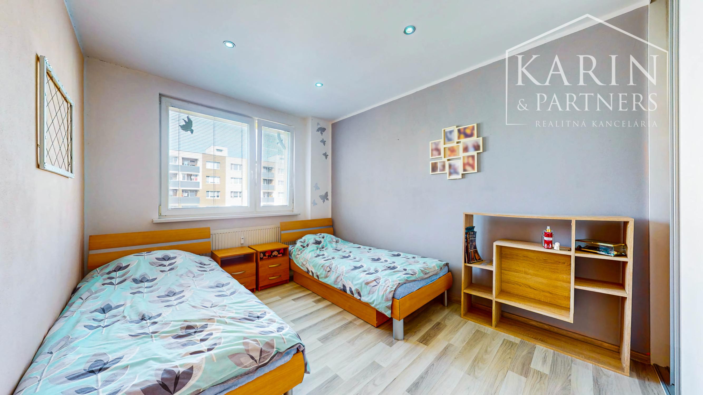 Kompletne zrekonštruovaný 3-izbový byt s krásnym výhľadom a parkovaním – top lokalita Hviezdoslavova