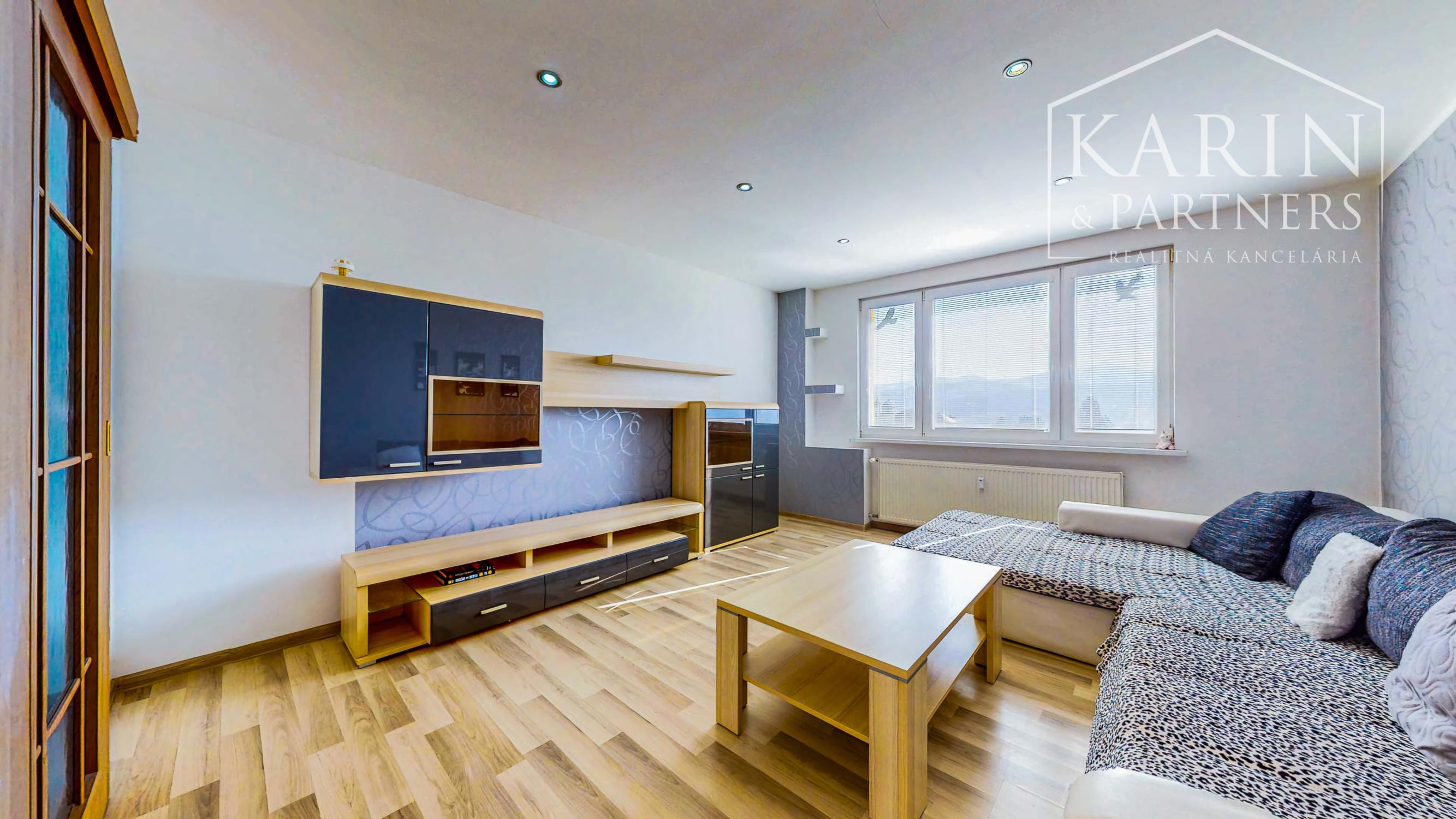 Kompletne zrekonštruovaný 3-izbový byt s krásnym výhľadom a parkovaním – top lokalita Hviezdoslavova