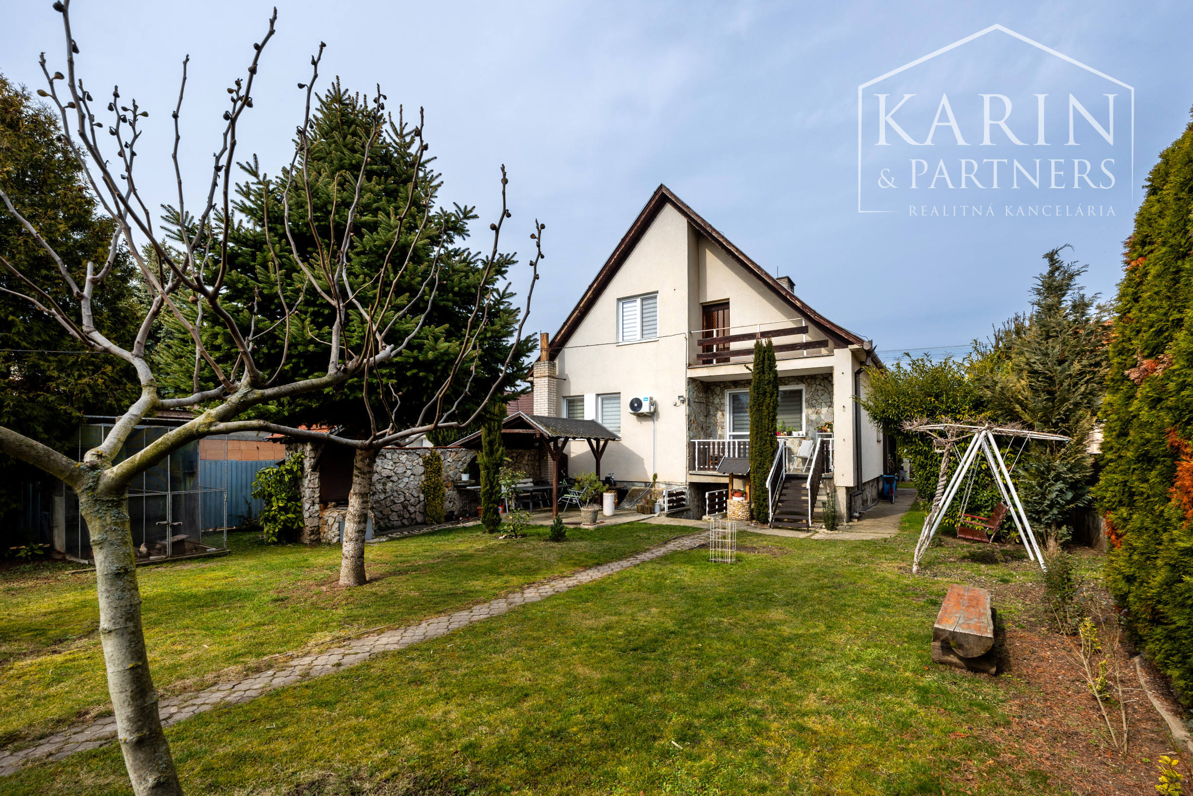 6-izbový rodinný dom s viacúčelovým veľkým pozemkom – Ivanka pri Nitre, len 10 minút od mesta Nitra