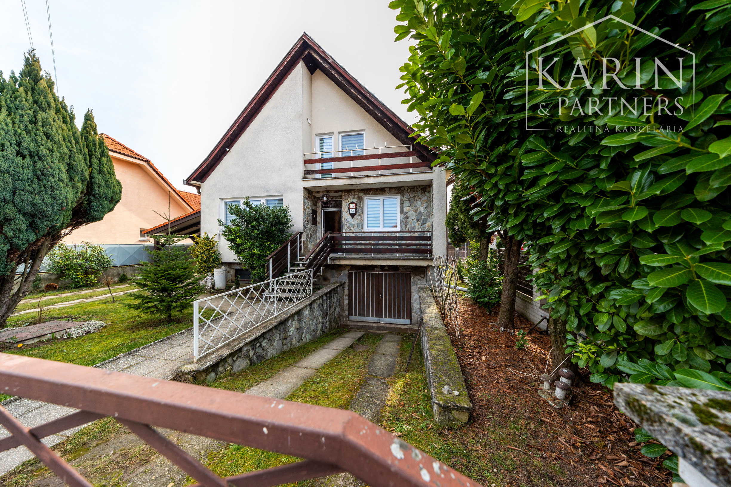 6-izbový rodinný dom s viacúčelovým veľkým pozemkom – Ivanka pri Nitre, len 10 minút od mesta Nitra