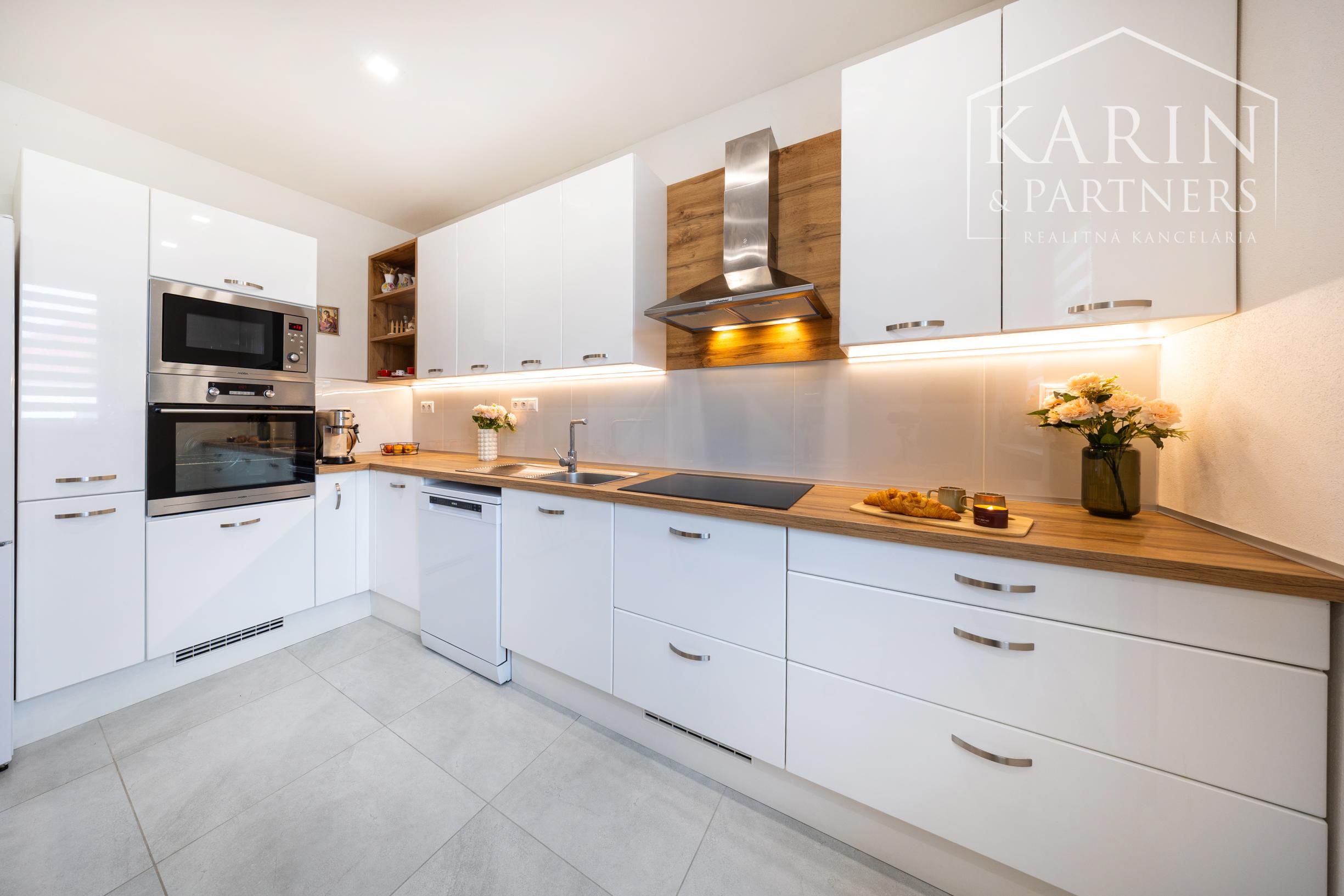 6-izbový rodinný dom s viacúčelovým veľkým pozemkom – Ivanka pri Nitre, len 10 minút od mesta Nitra