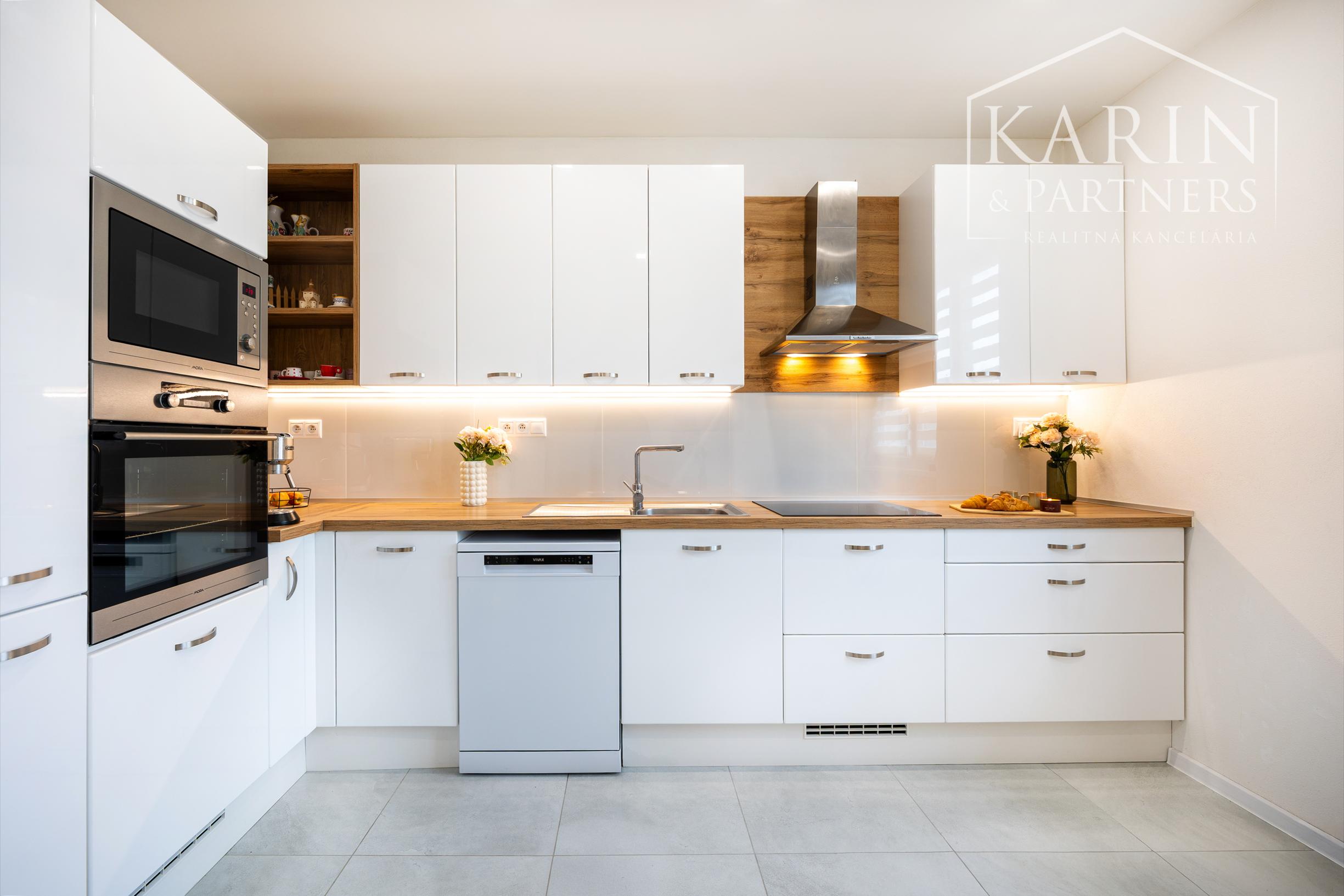 6-izbový rodinný dom s viacúčelovým veľkým pozemkom – Ivanka pri Nitre, len 10 minút od mesta Nitra