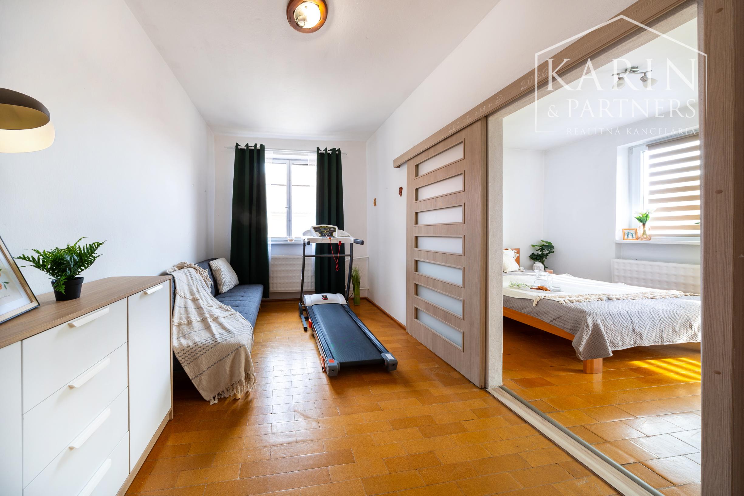 6-izbový rodinný dom s viacúčelovým veľkým pozemkom – Ivanka pri Nitre, len 10 minút od mesta Nitra