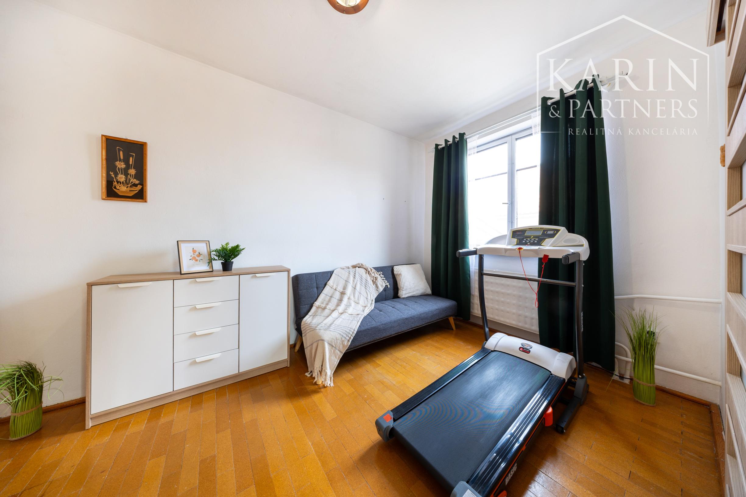 6-izbový rodinný dom s viacúčelovým veľkým pozemkom – Ivanka pri Nitre, len 10 minút od mesta Nitra