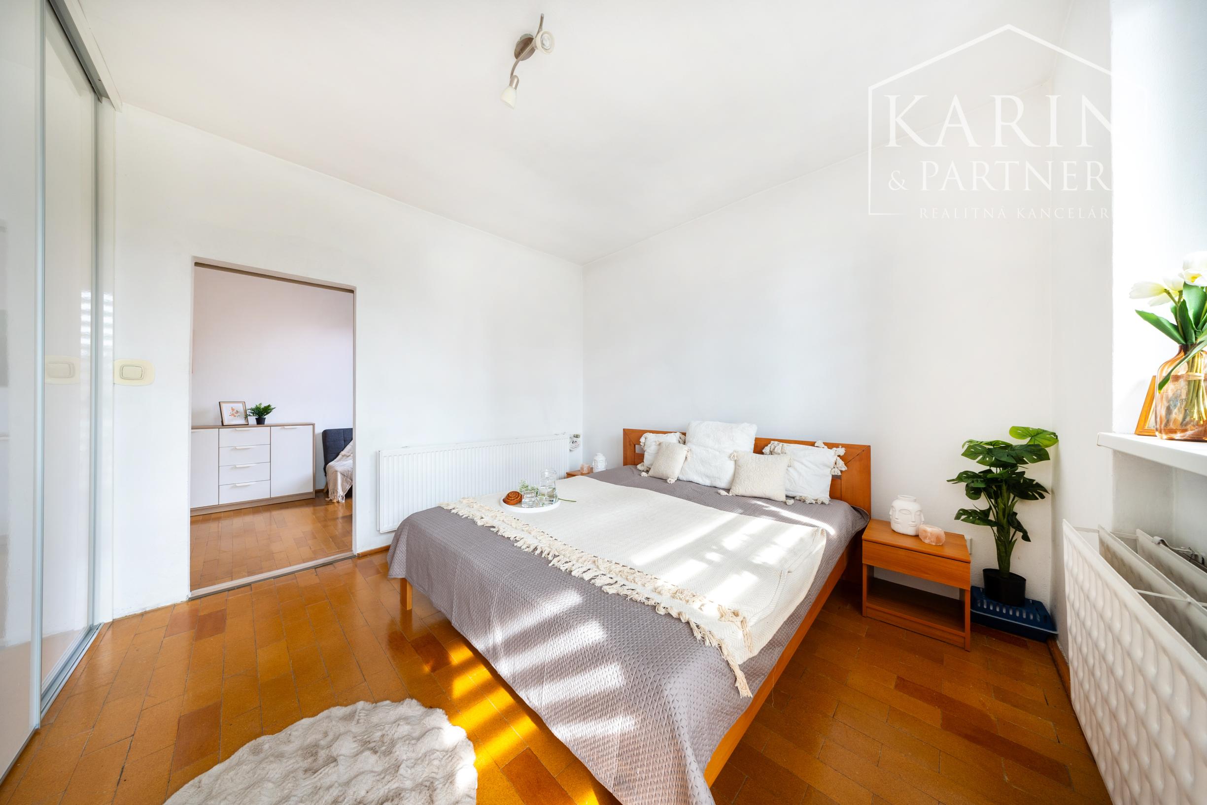 6-izbový rodinný dom s viacúčelovým veľkým pozemkom – Ivanka pri Nitre, len 10 minút od mesta Nitra