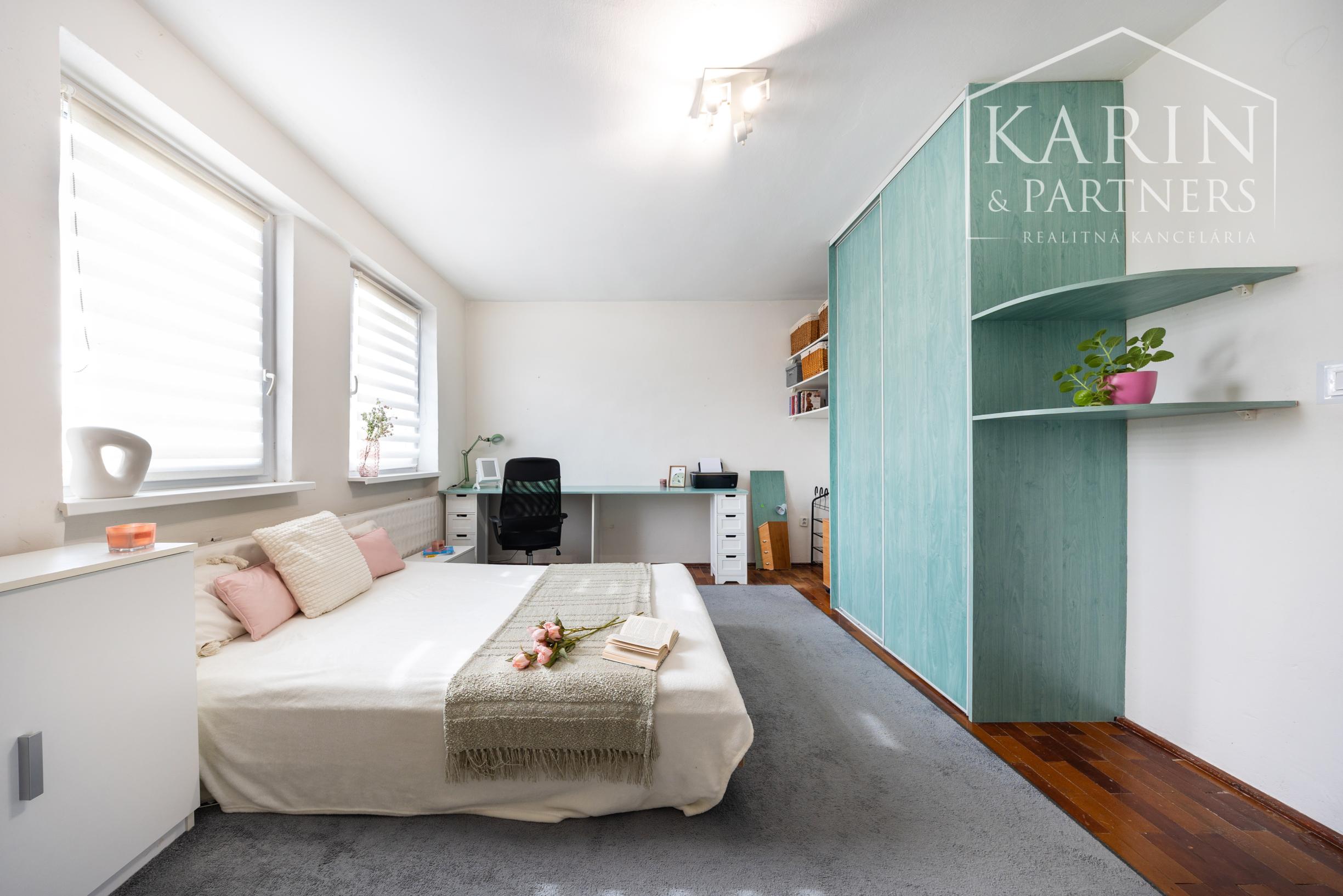 6-izbový rodinný dom s viacúčelovým veľkým pozemkom – Ivanka pri Nitre, len 10 minút od mesta Nitra