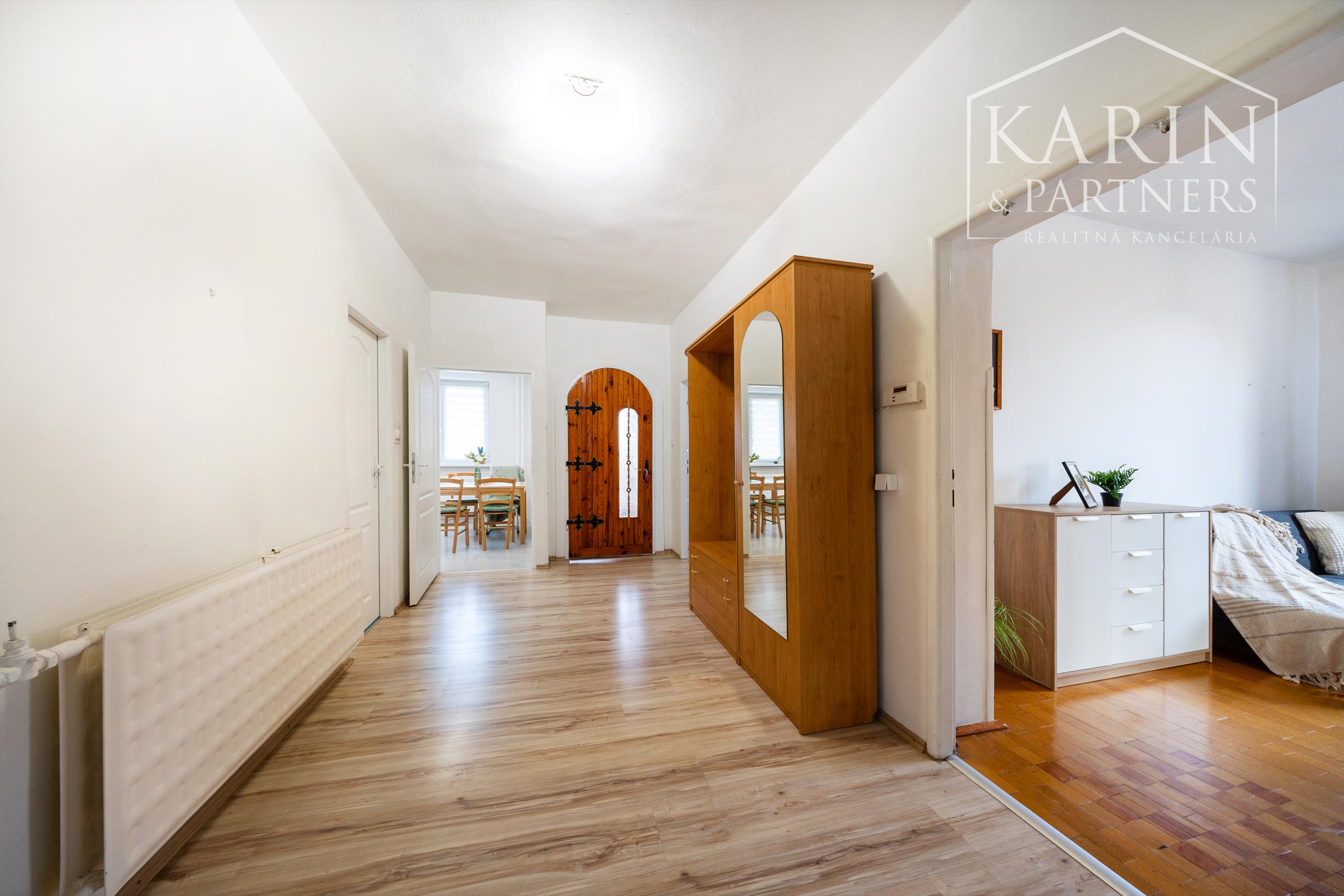 6-izbový rodinný dom s viacúčelovým veľkým pozemkom – Ivanka pri Nitre, len 10 minút od mesta Nitra