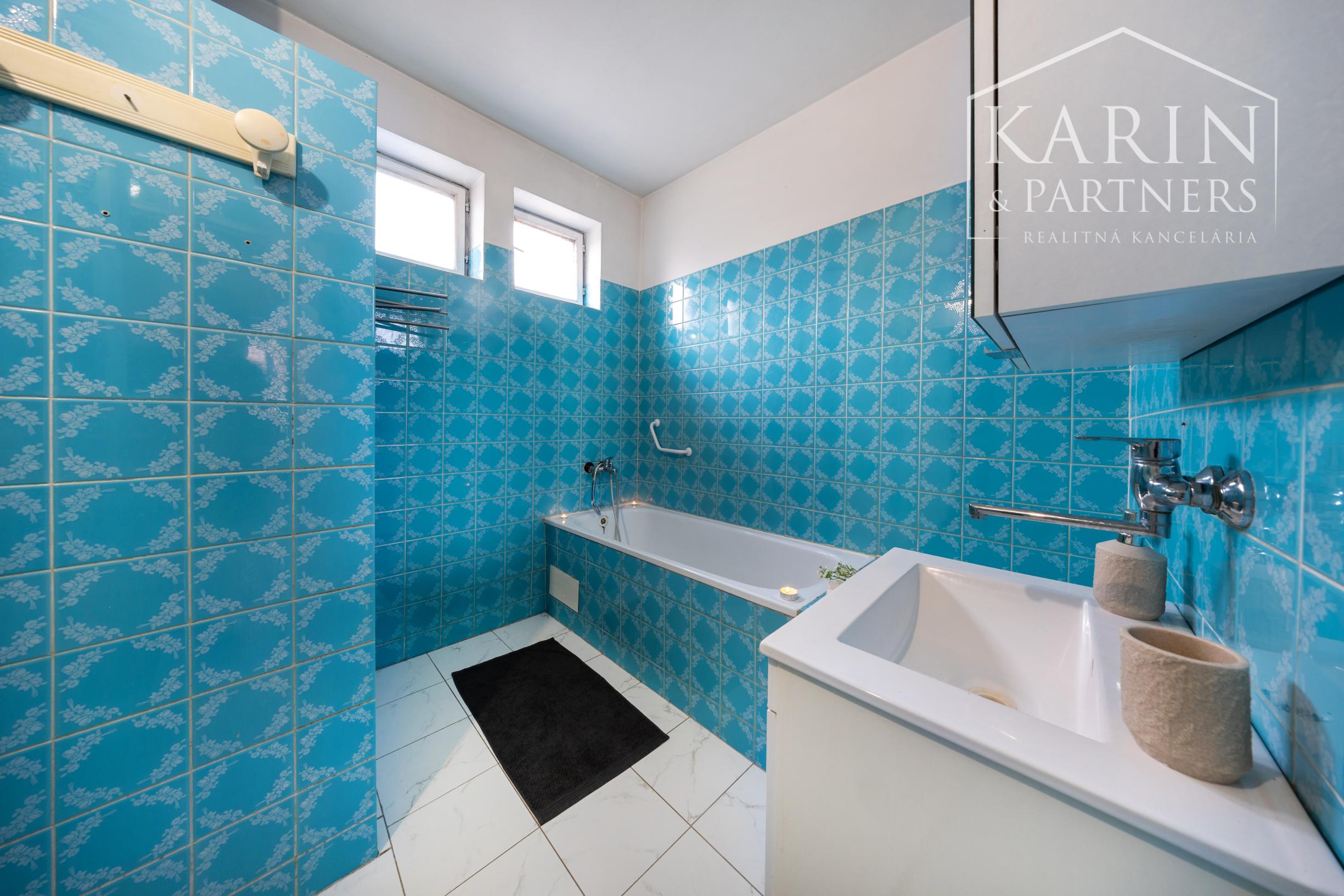 6-izbový rodinný dom s viacúčelovým veľkým pozemkom – Ivanka pri Nitre, len 10 minút od mesta Nitra