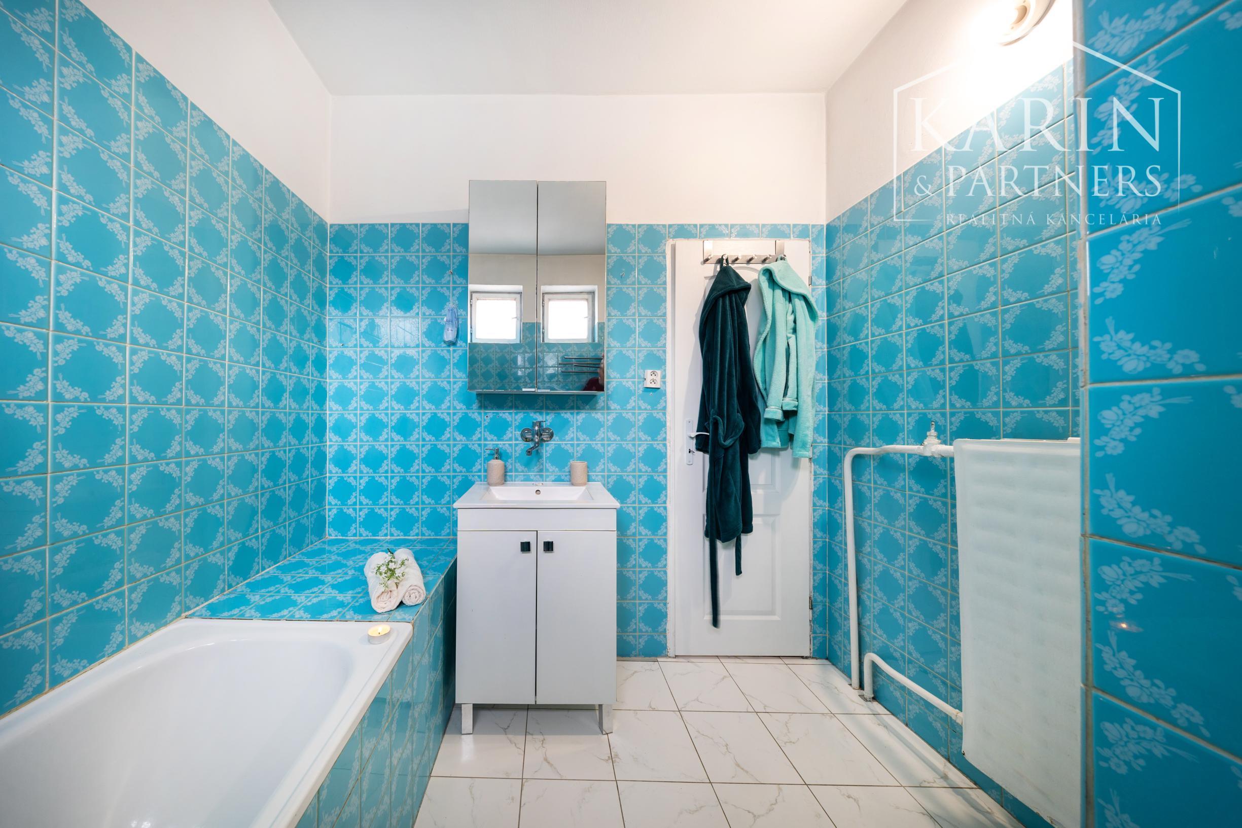 6-izbový rodinný dom s viacúčelovým veľkým pozemkom – Ivanka pri Nitre, len 10 minút od mesta Nitra