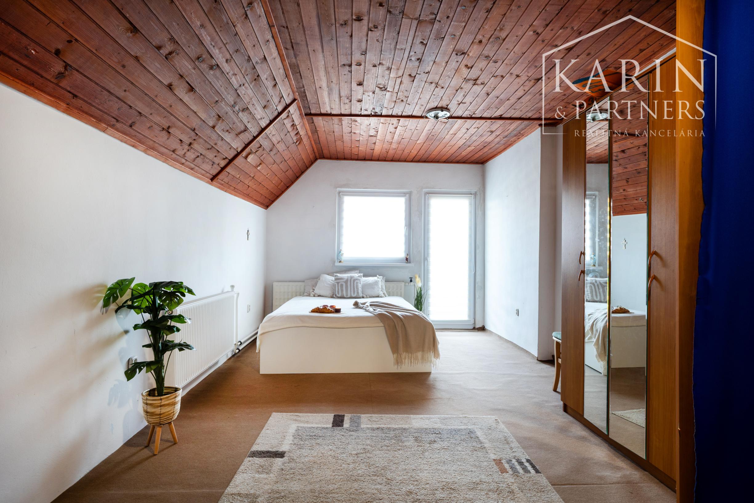 6-izbový rodinný dom s viacúčelovým veľkým pozemkom – Ivanka pri Nitre, len 10 minút od mesta Nitra