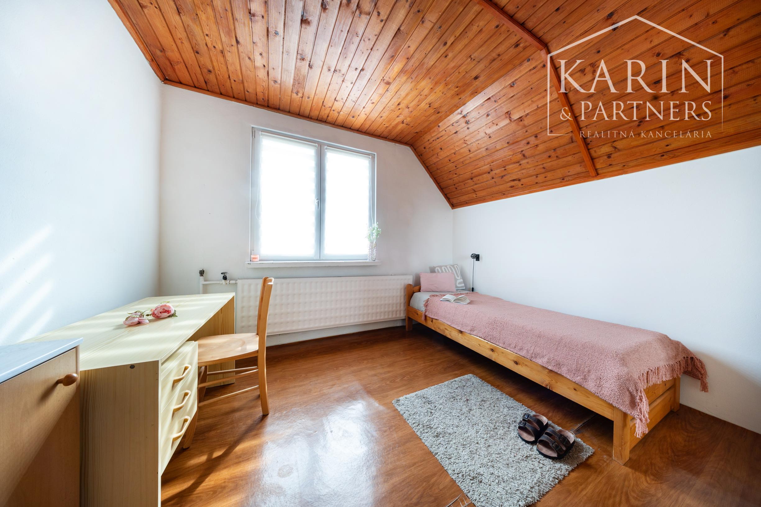 6-izbový rodinný dom s viacúčelovým veľkým pozemkom – Ivanka pri Nitre, len 10 minút od mesta Nitra