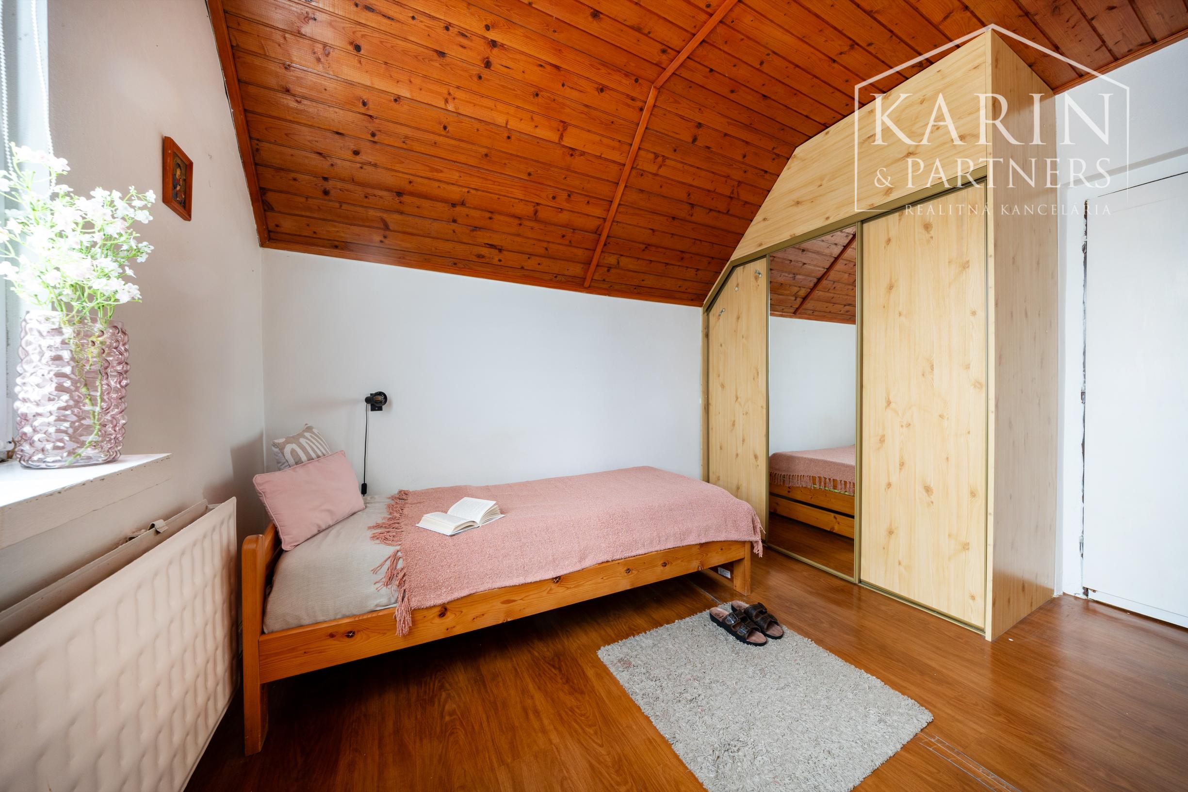 6-izbový rodinný dom s viacúčelovým veľkým pozemkom – Ivanka pri Nitre, len 10 minút od mesta Nitra