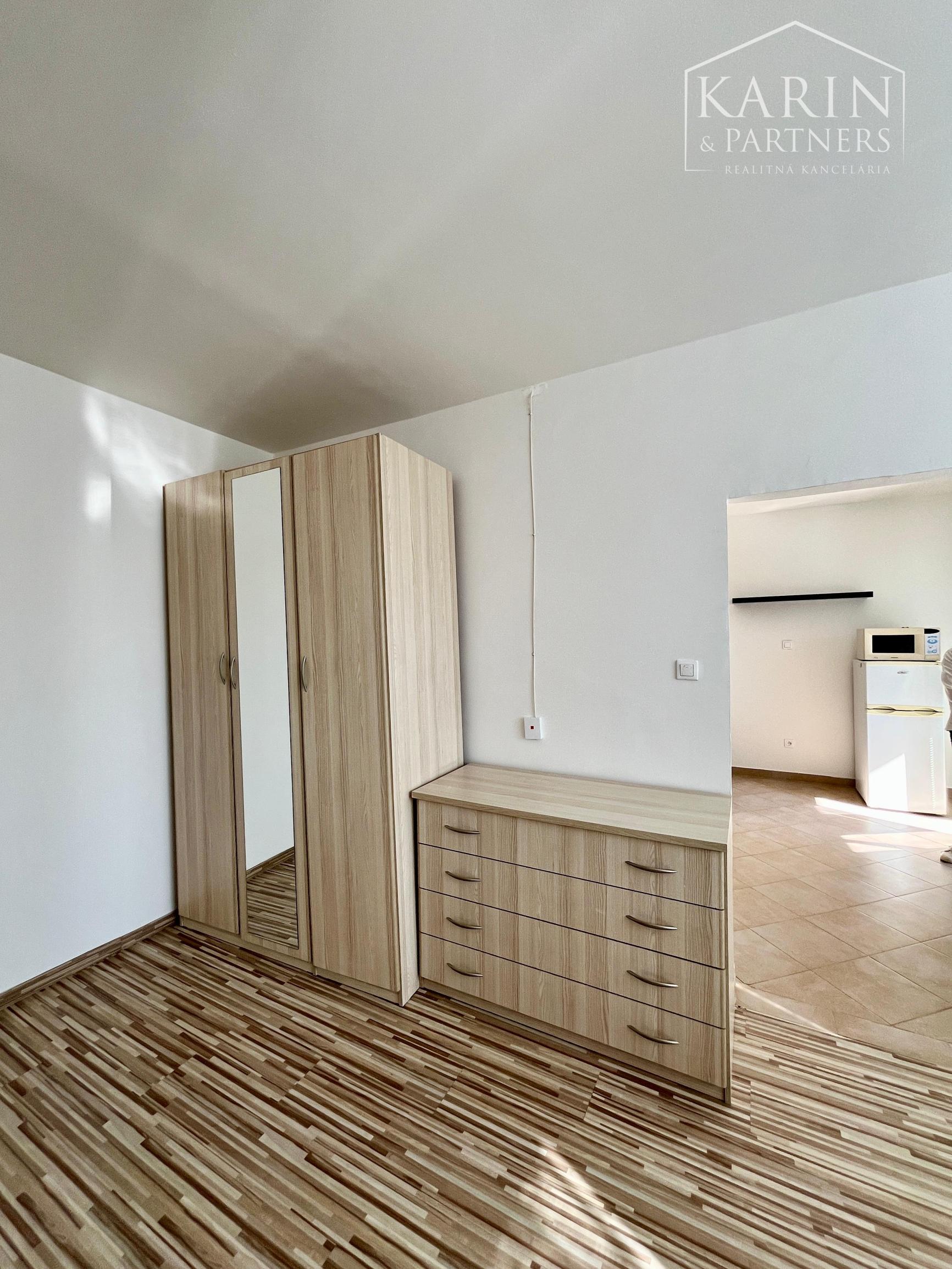 NA PRENÁJOM ZARIADENÝ 1i BYT V MESTE SKALICA