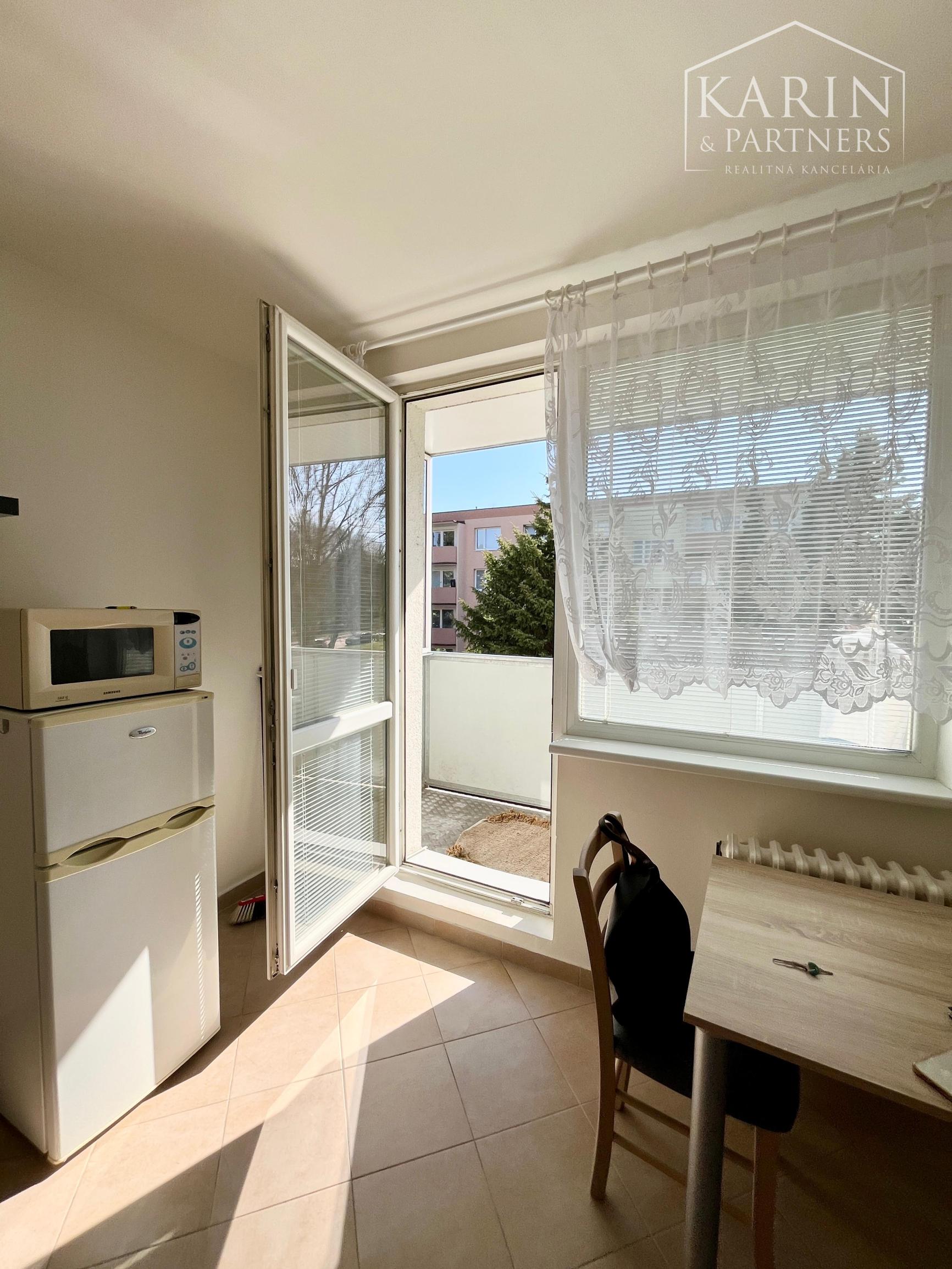 NA PRENÁJOM ZARIADENÝ 1i BYT V MESTE SKALICA