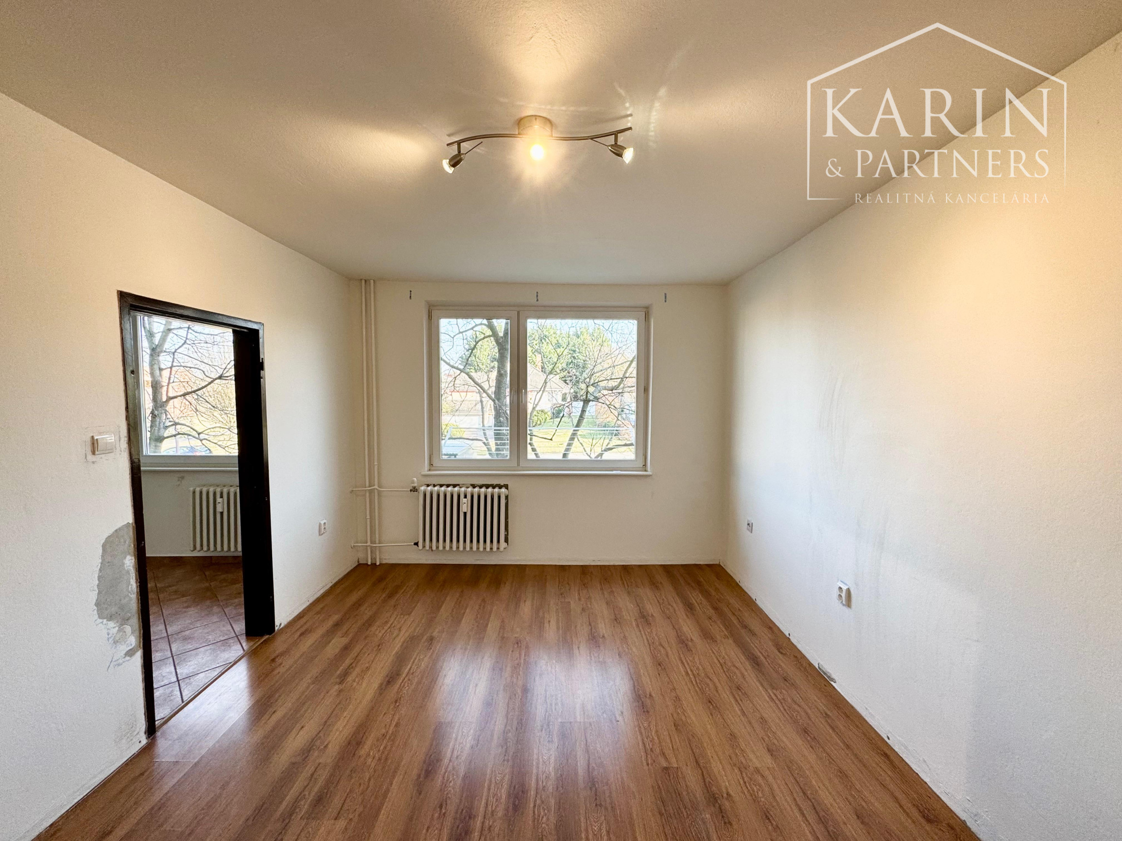 1-IZBÁK SKALICA (SNP) NA PREDAJ