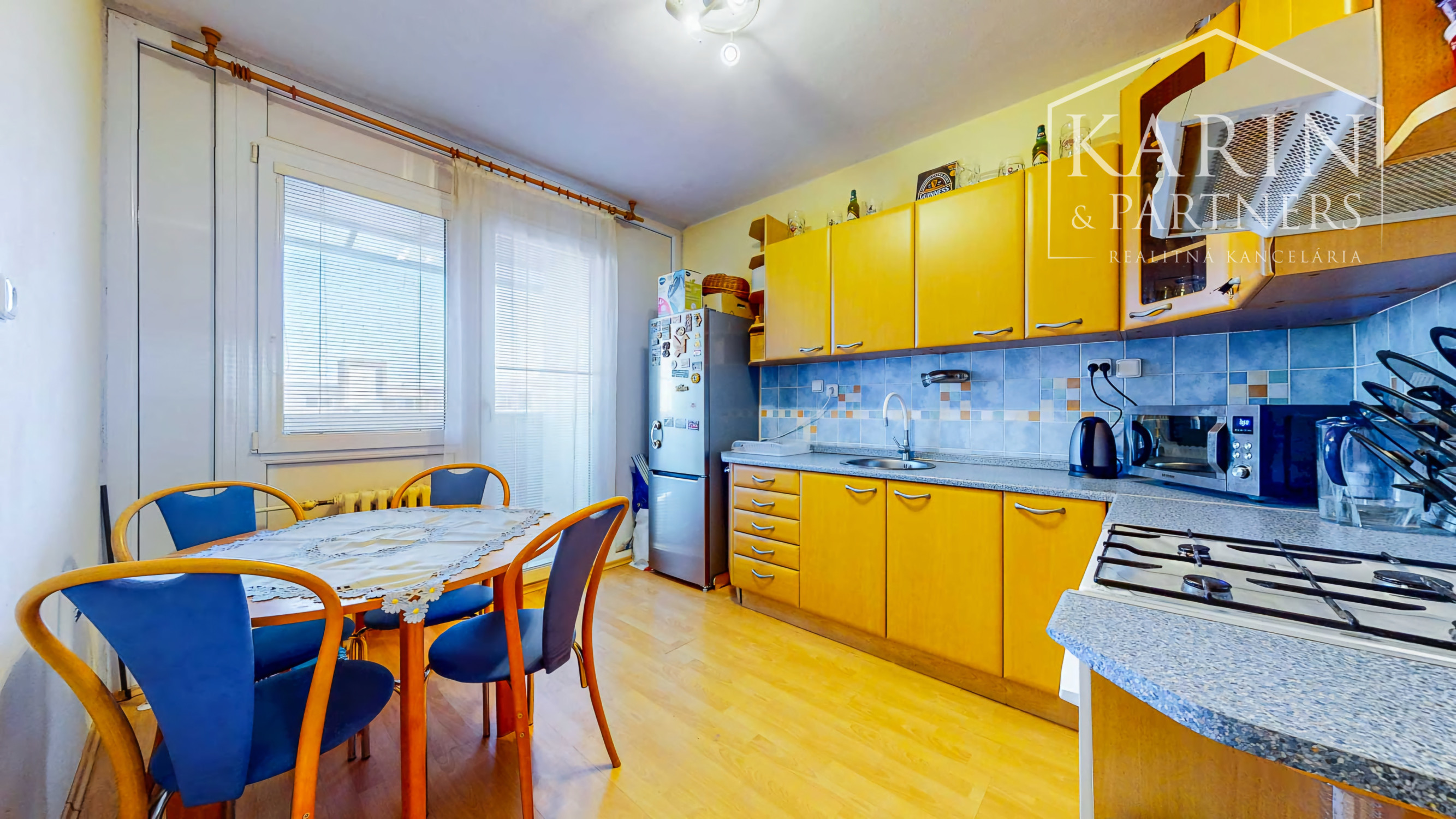 Priestranný 3-izbový byt (až 79 m²) s loggiou, klimatizáciou a zariadením v tichej lokalite – Pri tehelni, Levice