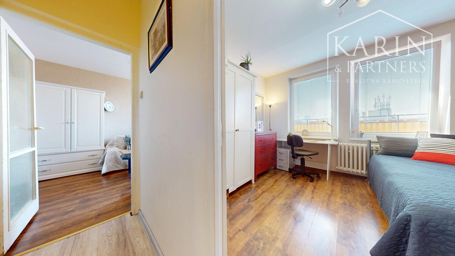 ZREKONŠTRUOVANÝ A ZARIADENÝ 2I BYT S ROZĽAHLOU TERASOU A PIVNICOU