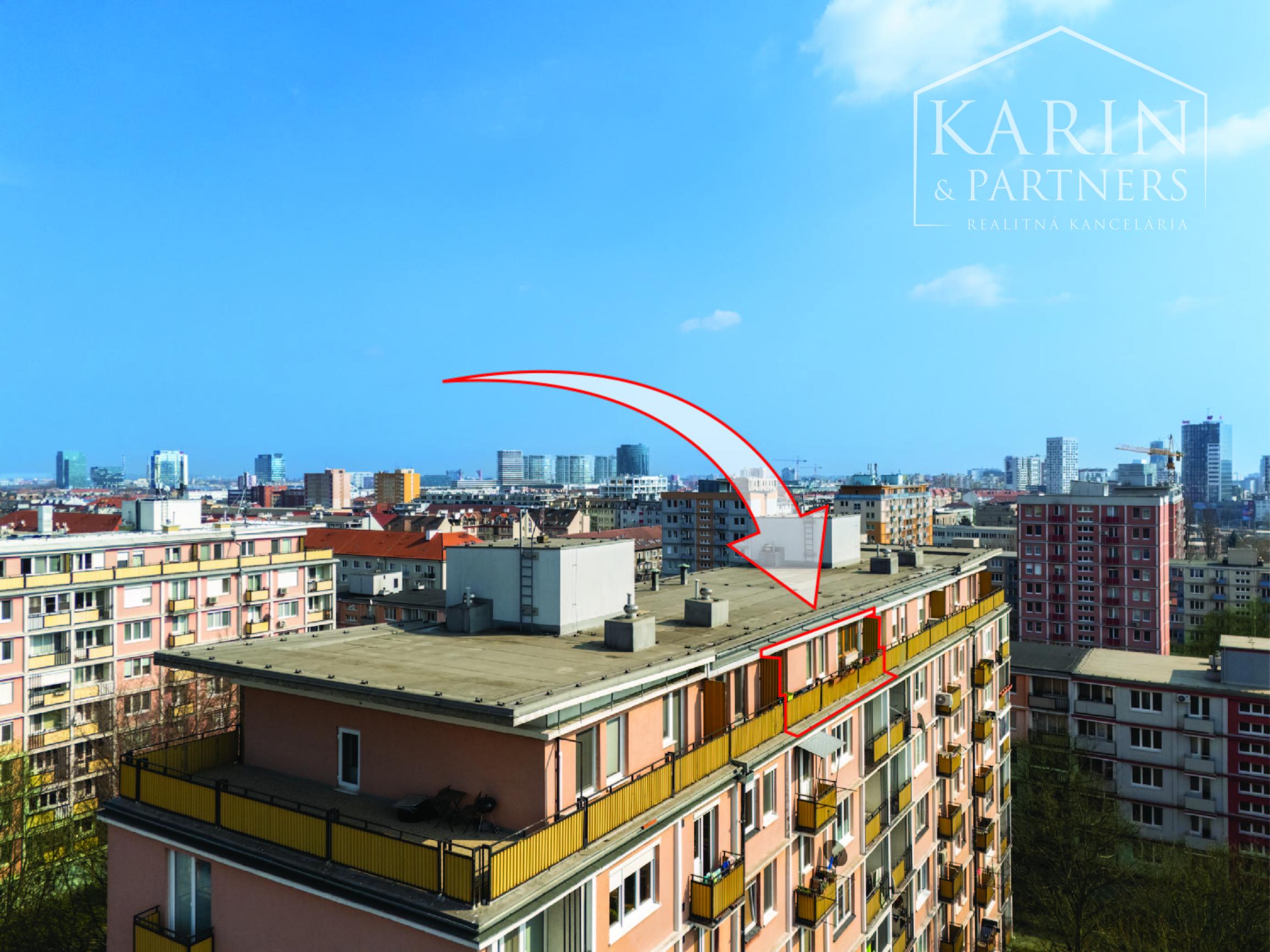 ZREKONŠTRUOVANÝ A ZARIADENÝ 2I BYT S ROZĽAHLOU TERASOU A PIVNICOU