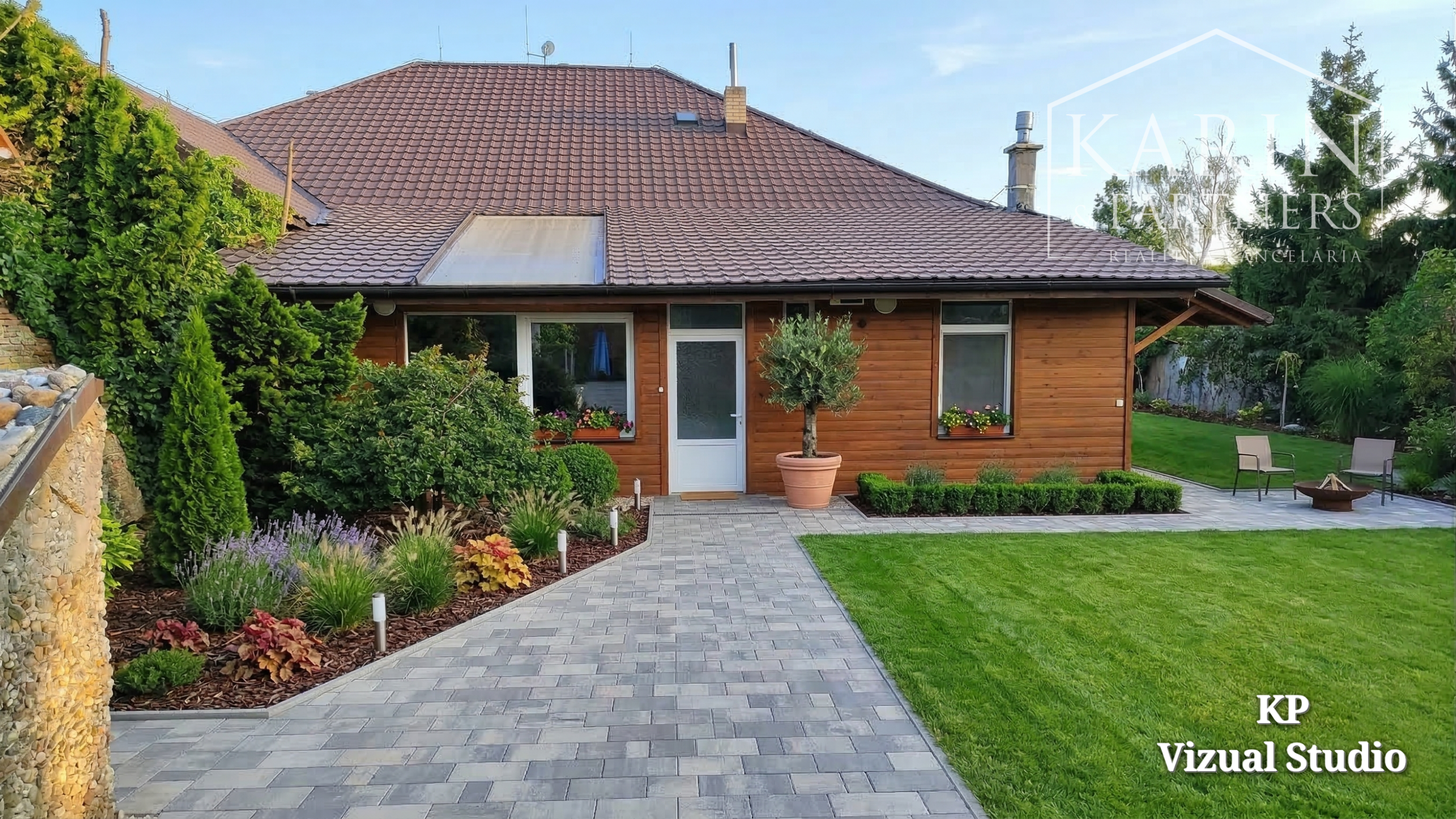 NA PREDAJ-Prevádzková budova+3i byt v centre obce Palárikovo