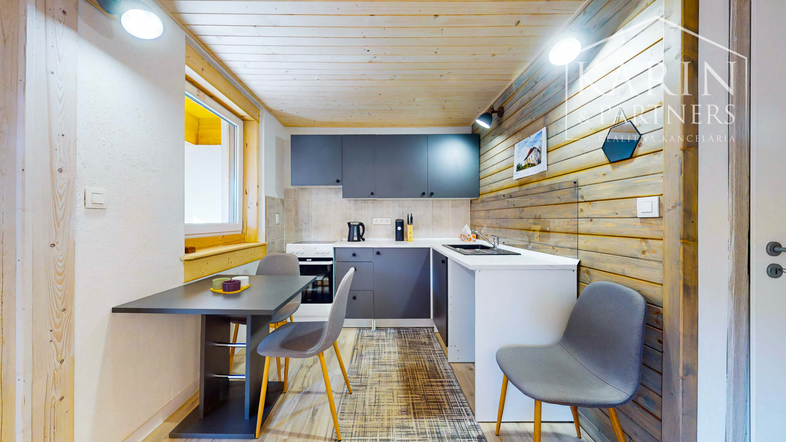 Čerstvá rekonštrukcia v lone prírody: Slnečný dom s vôňou dreva v obci Hiadeľ, len na skok od Banskej Bystrice!