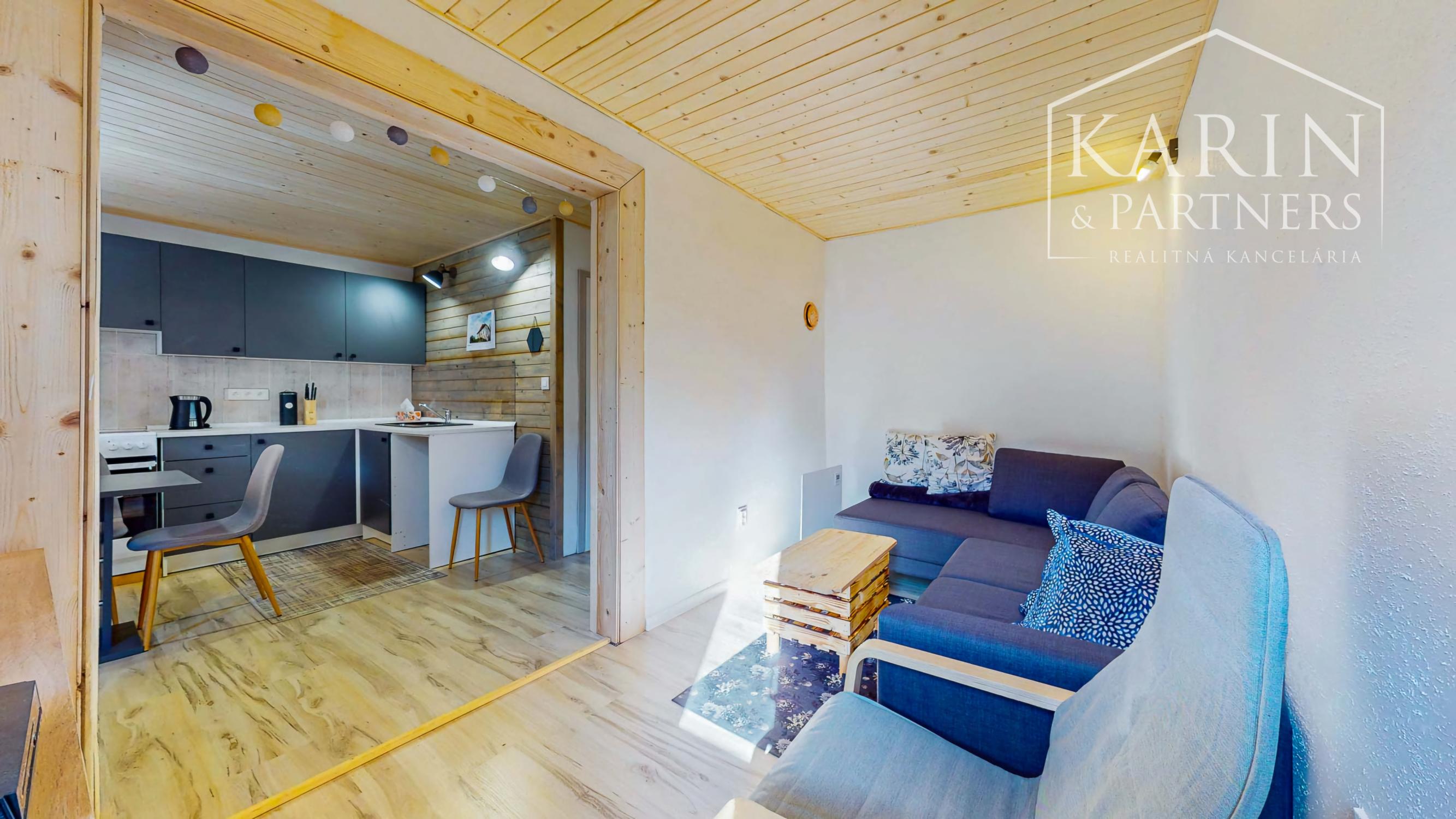 Čerstvá rekonštrukcia v lone prírody: Slnečný dom s vôňou dreva v obci Hiadeľ, len na skok od Banskej Bystrice!