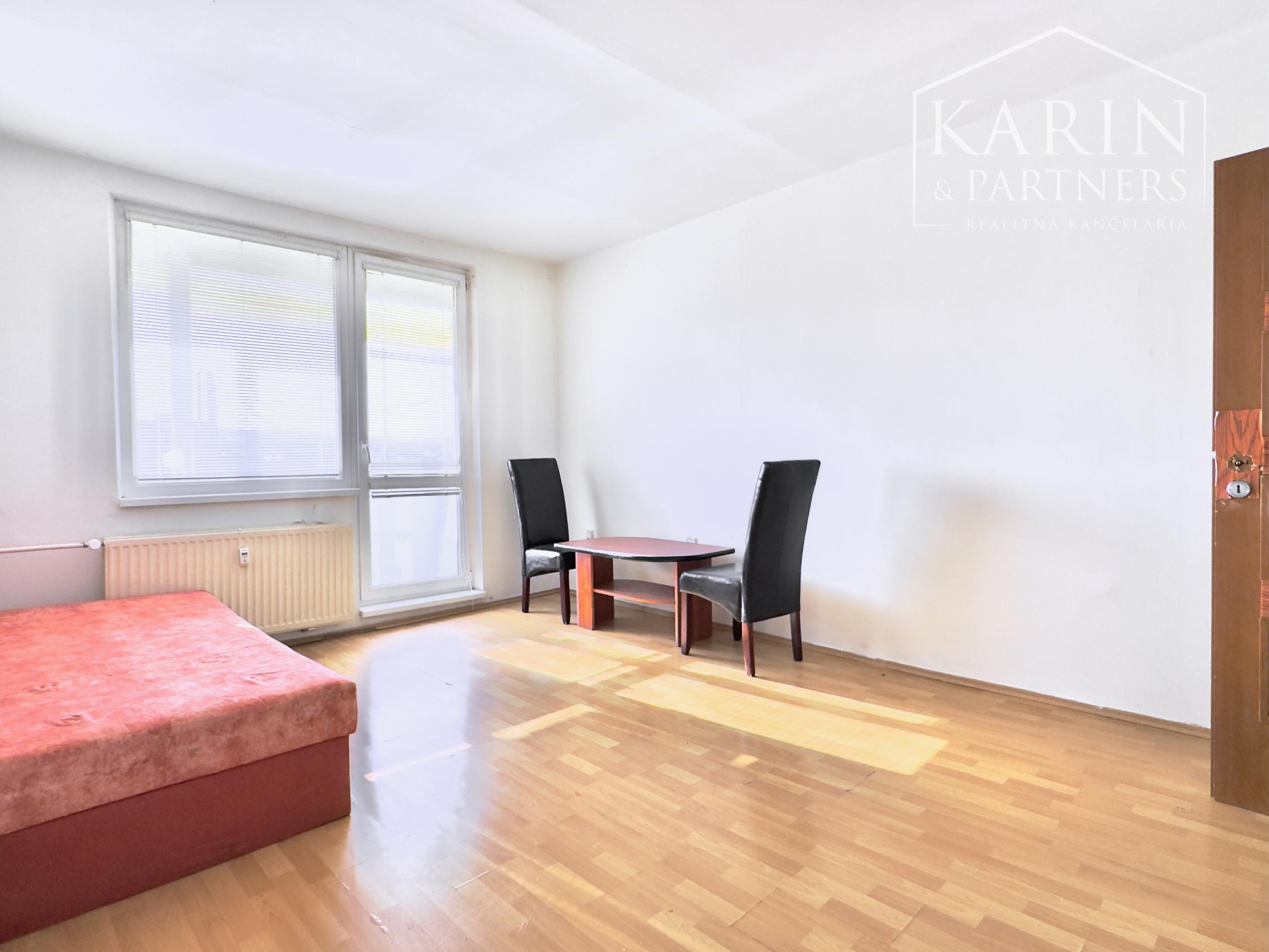 Dostupná garzónka s nízkymi nákladmi v žiadanej lokalite, L. Svobodu