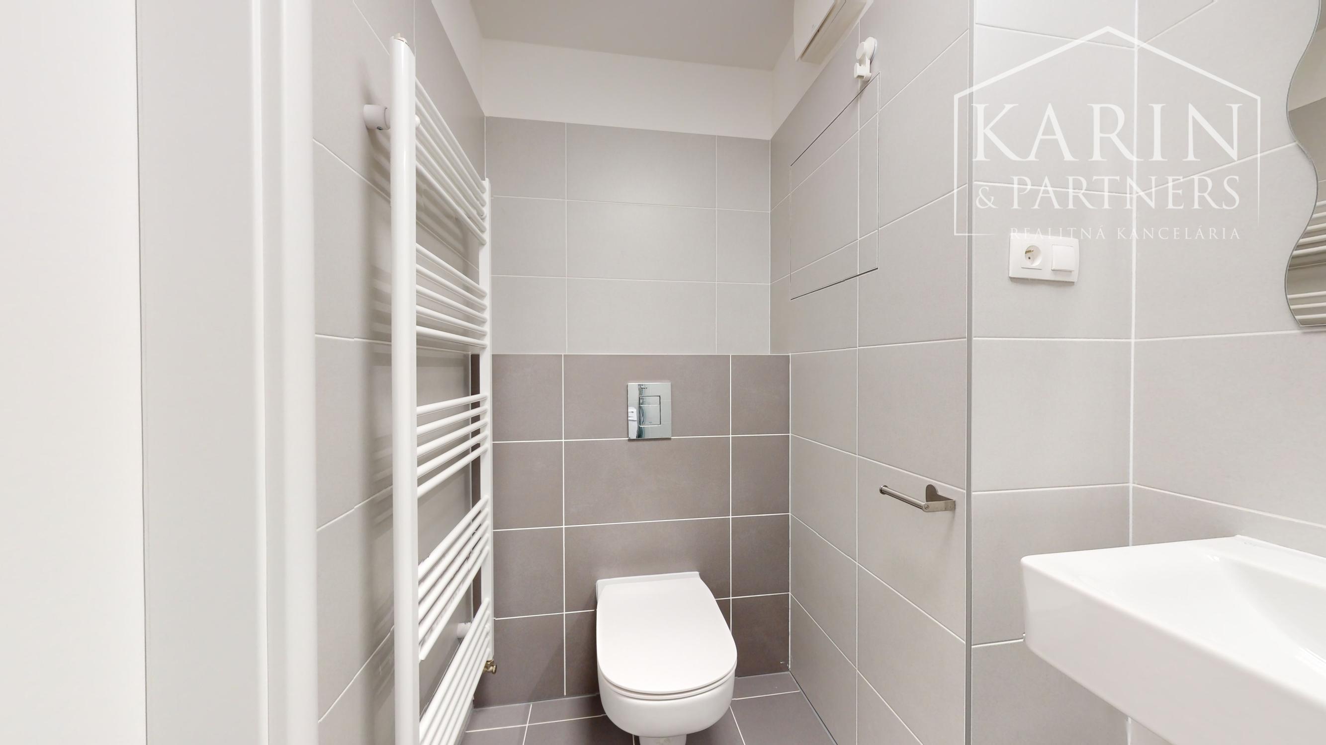 KOMPLETNE ZARIADENÝ 1I BYT S BALKÓNOM A VÝHĽADOM DO PARKU