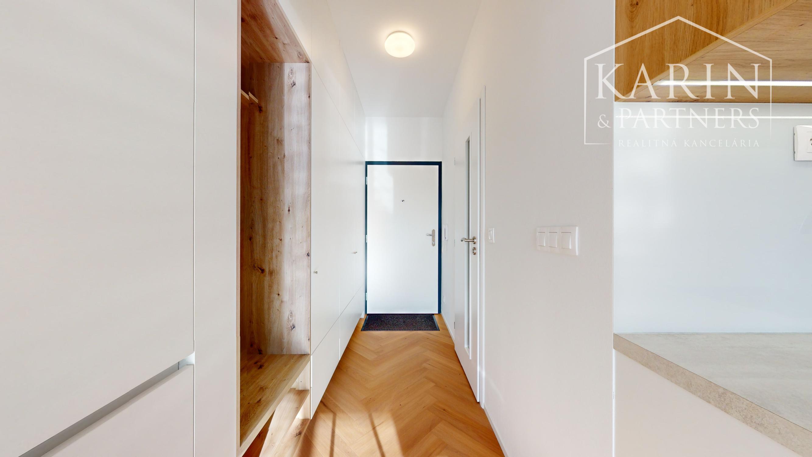 KOMPLETNE ZARIADENÝ 1I BYT S BALKÓNOM A VÝHĽADOM DO PARKU