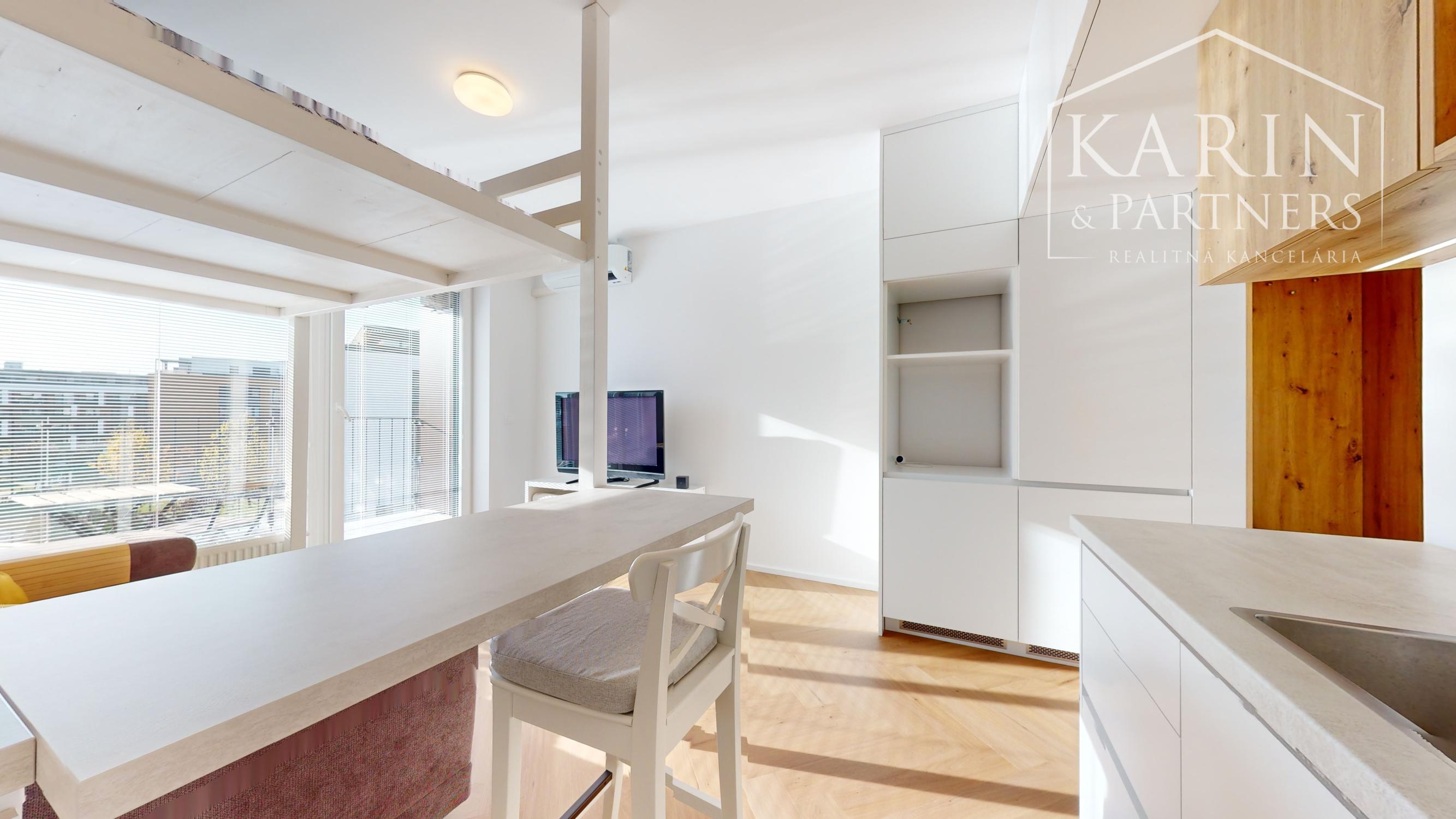 KOMPLETNE ZARIADENÝ 1I BYT S BALKÓNOM A VÝHĽADOM DO PARKU