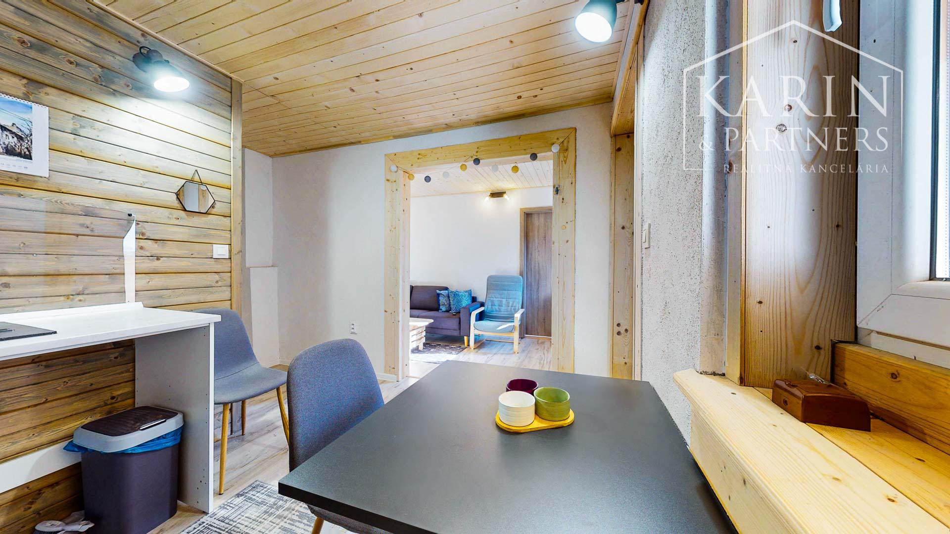 Aktuálne zrekonštruovaný slnečný rodinný dom v obci Hiadeľ, len na skok od Banskej Bystrice!