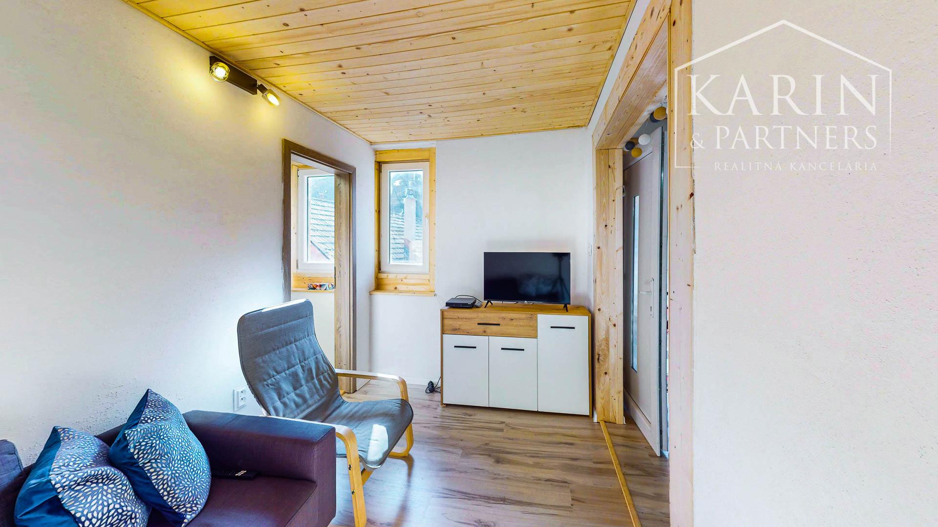 Aktuálne zrekonštruovaný slnečný rodinný dom v obci Hiadeľ, len na skok od Banskej Bystrice!