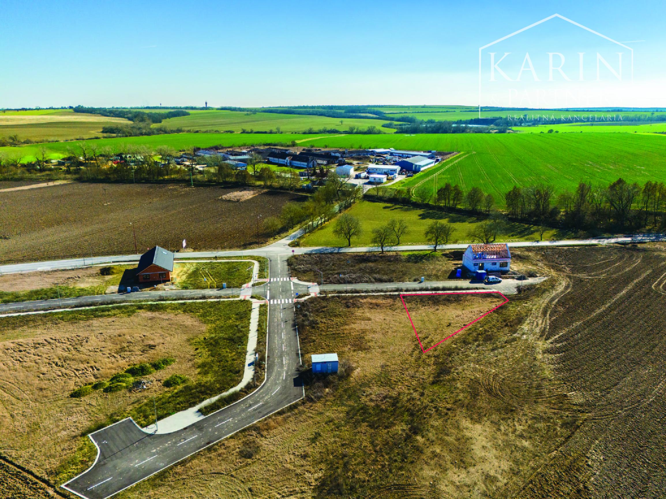 Slnečný pozemok 559 m² s projektom domu