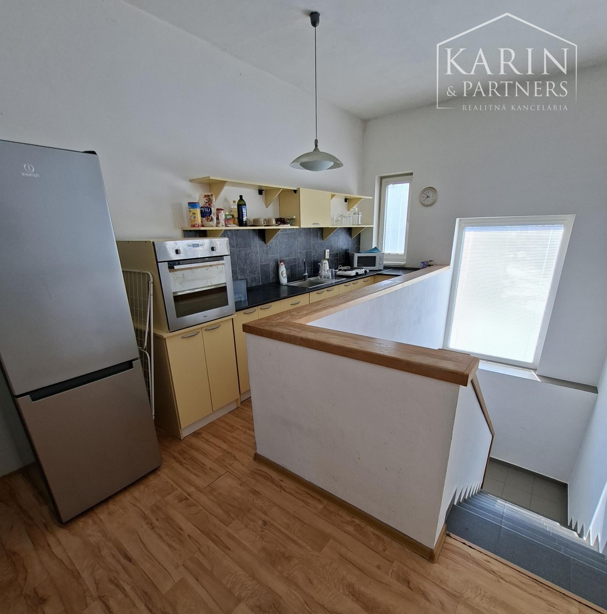 PRENÁJOM: 3 I. BYT 80 M2 V DOME, BRATISLAVA - NOVÉ MESTO, CENA:  950 €/ MESIAC + (PARKOVANIE MOŽNÉ PRED DOMOM).