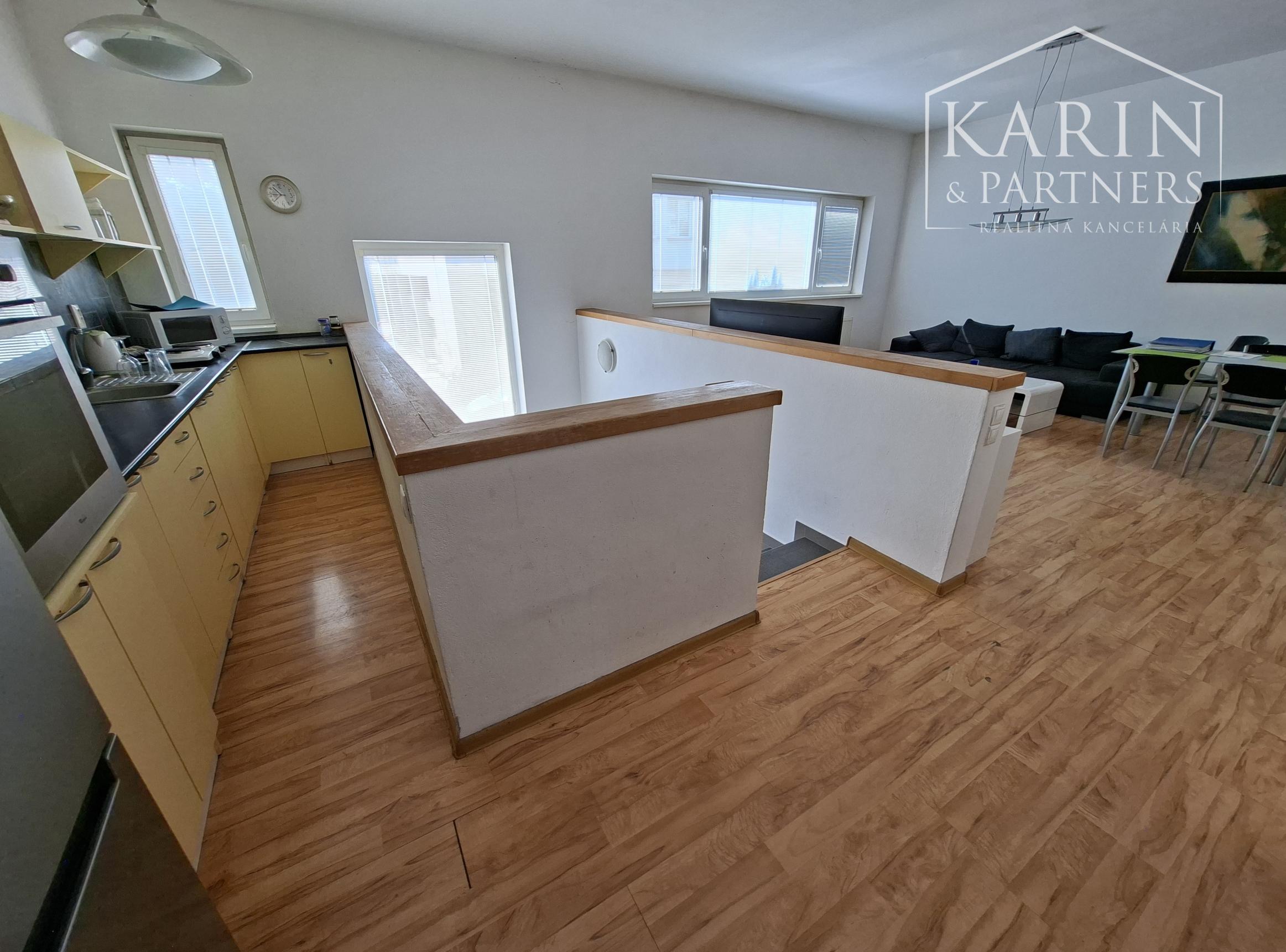 PRENÁJOM: 3 I. BYT 80 M2 V DOME, BRATISLAVA - NOVÉ MESTO, CENA:  950 €/ MESIAC + (PARKOVANIE MOŽNÉ PRED DOMOM).