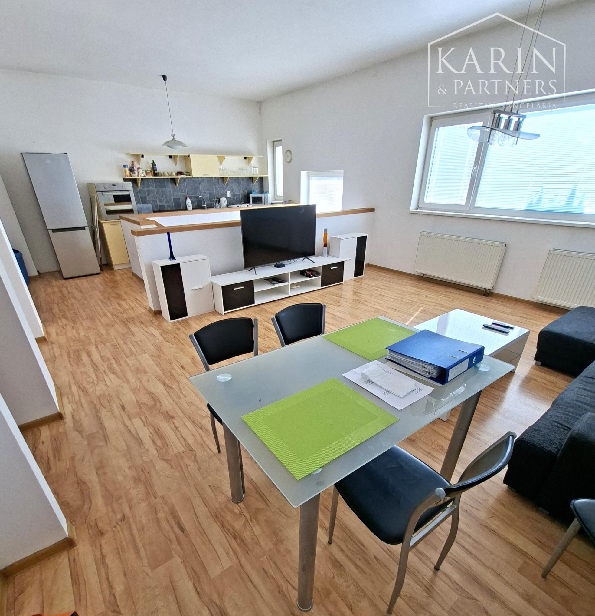 PRENÁJOM: 3 I. BYT 80 M2 V DOME, BRATISLAVA - NOVÉ MESTO, CENA:  950 €/ MESIAC + (PARKOVANIE MOŽNÉ PRED DOMOM).