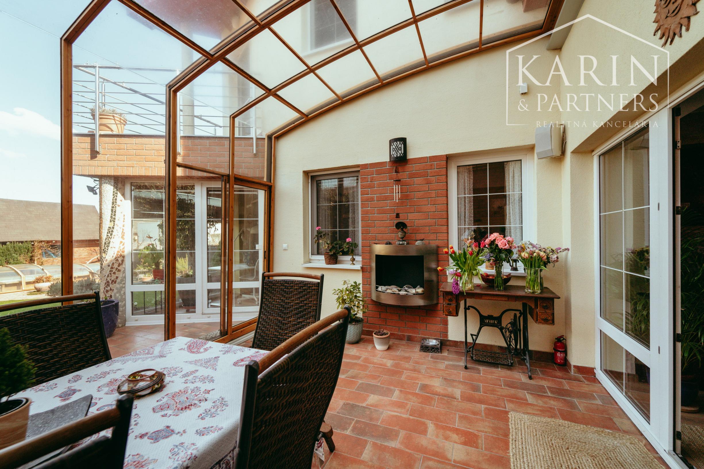 STUPAVA - Rodinný dom s atmosférou  - 5 izieb, záhrada, záhradný domček, bazén, parkovanie