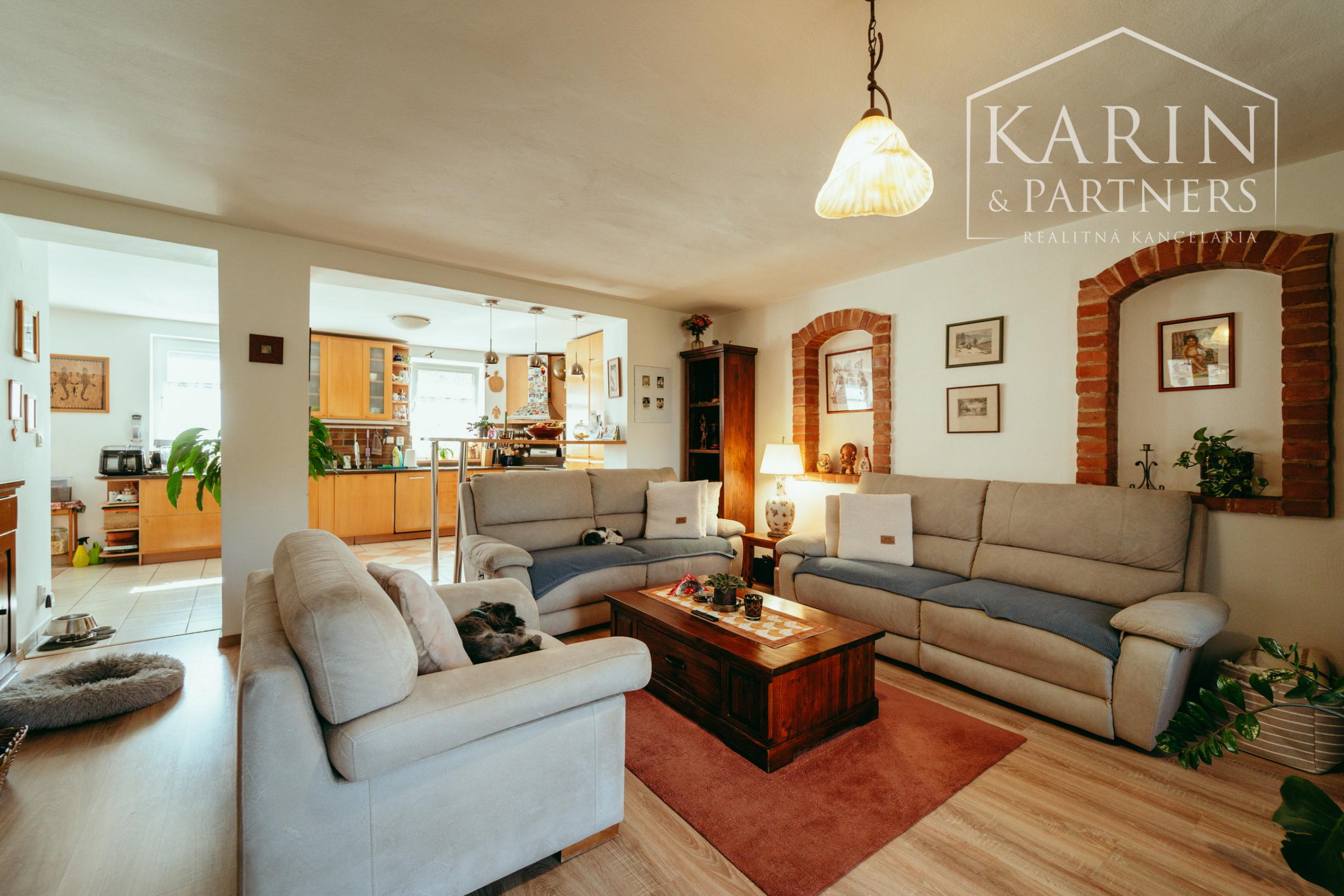 STUPAVA - Rodinný dom s atmosférou  - 5 izieb, záhrada, záhradný domček, bazén, parkovanie