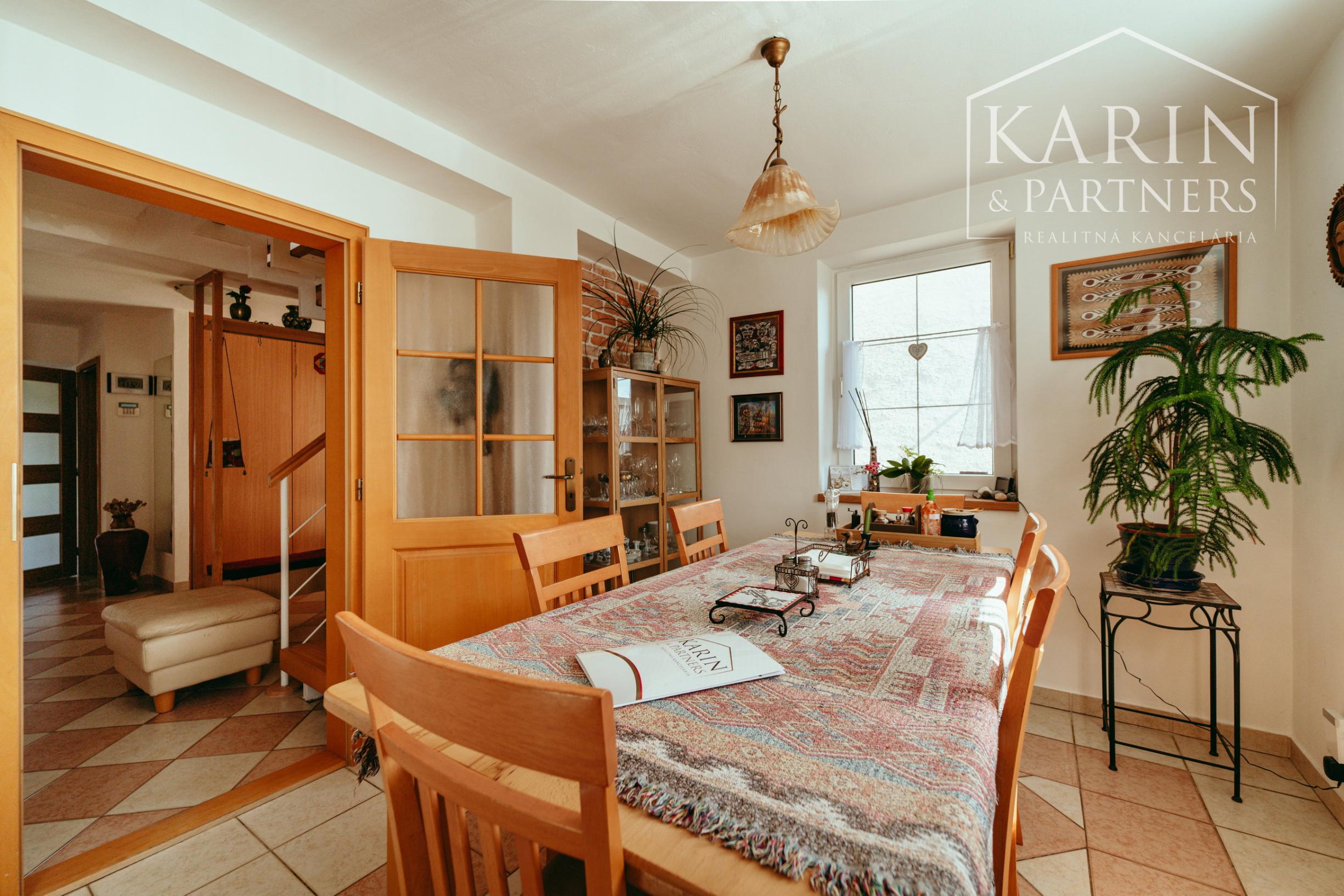 STUPAVA - Rodinný dom s atmosférou  - 5 izieb, záhrada, záhradný domček, bazén, parkovanie